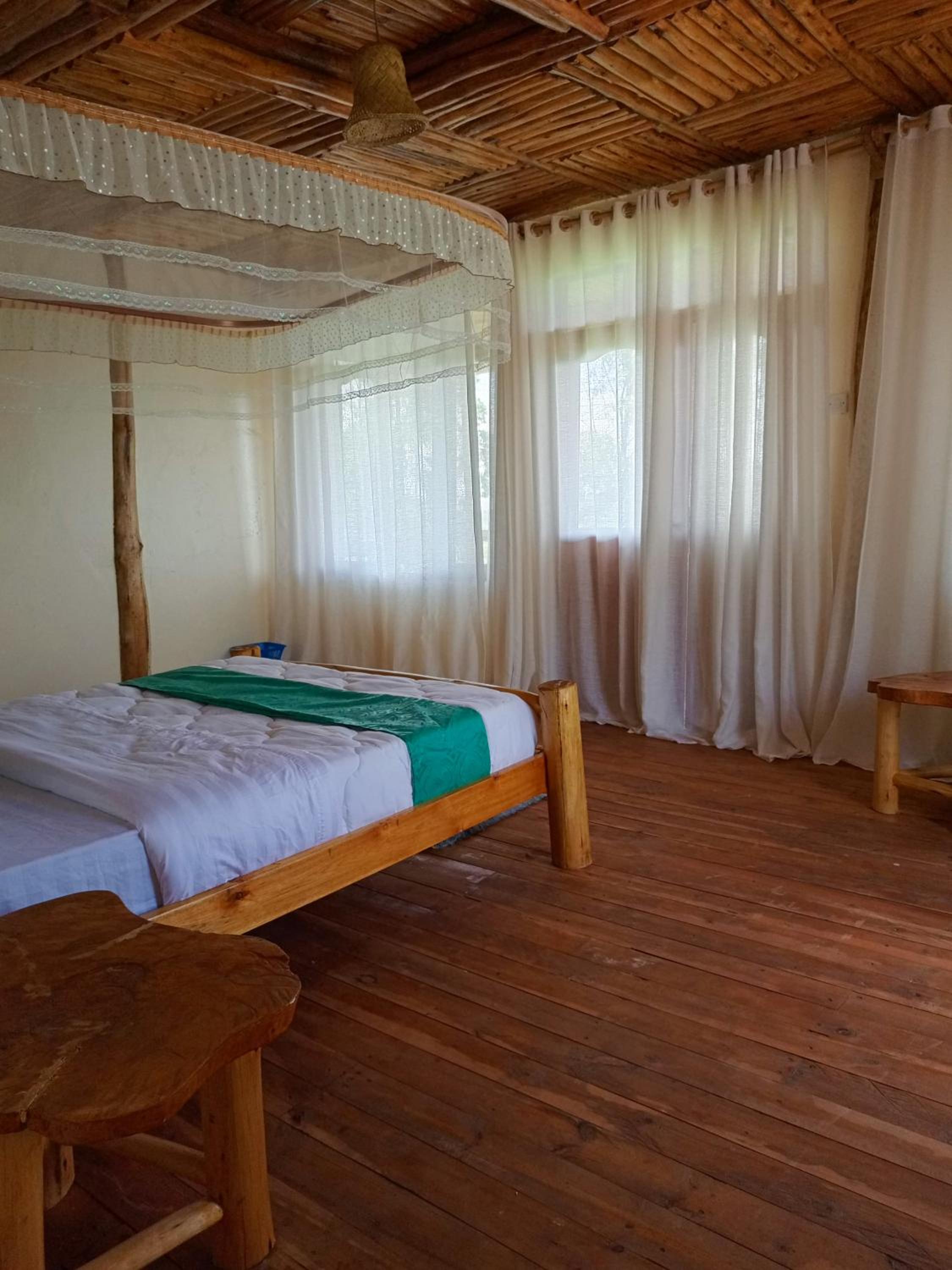 Bwindi Neckview Lodge