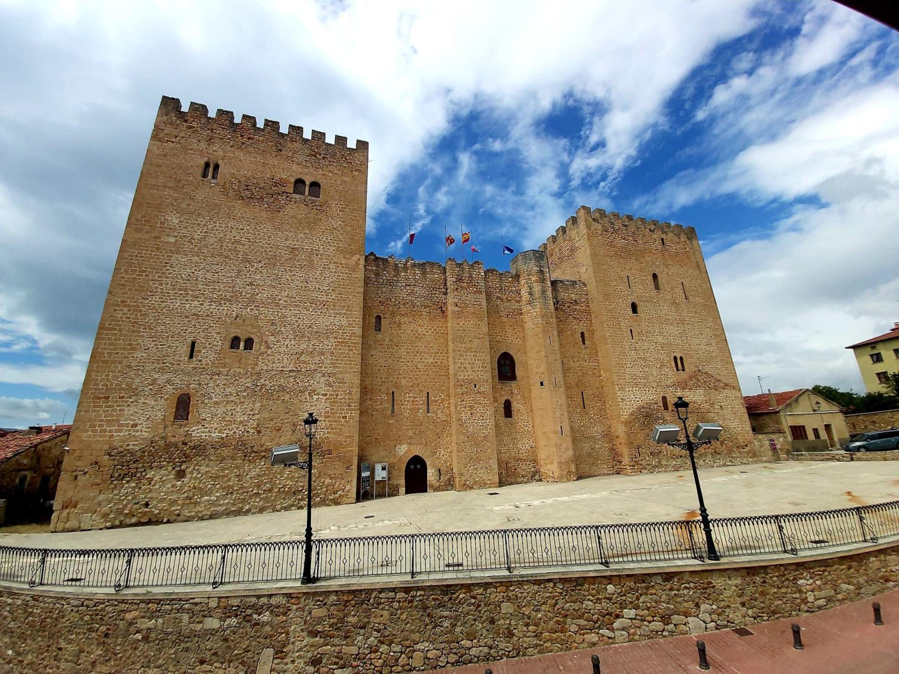 CASITA ENFRENTE DEL CASTILLO DE MEDINA