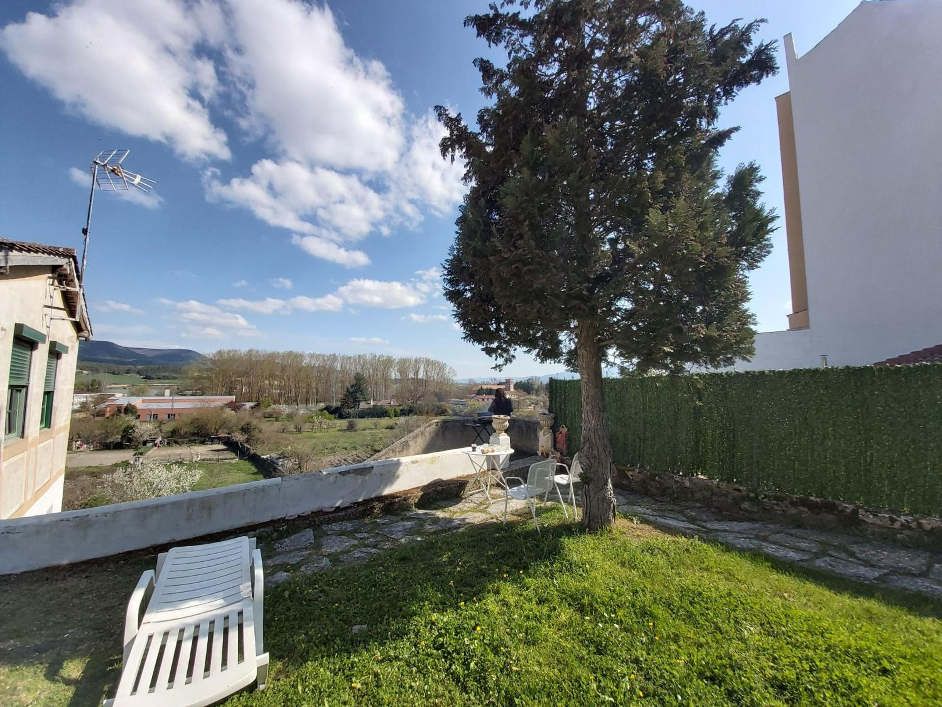 CASITA ENFRENTE DEL CASTILLO DE MEDINA