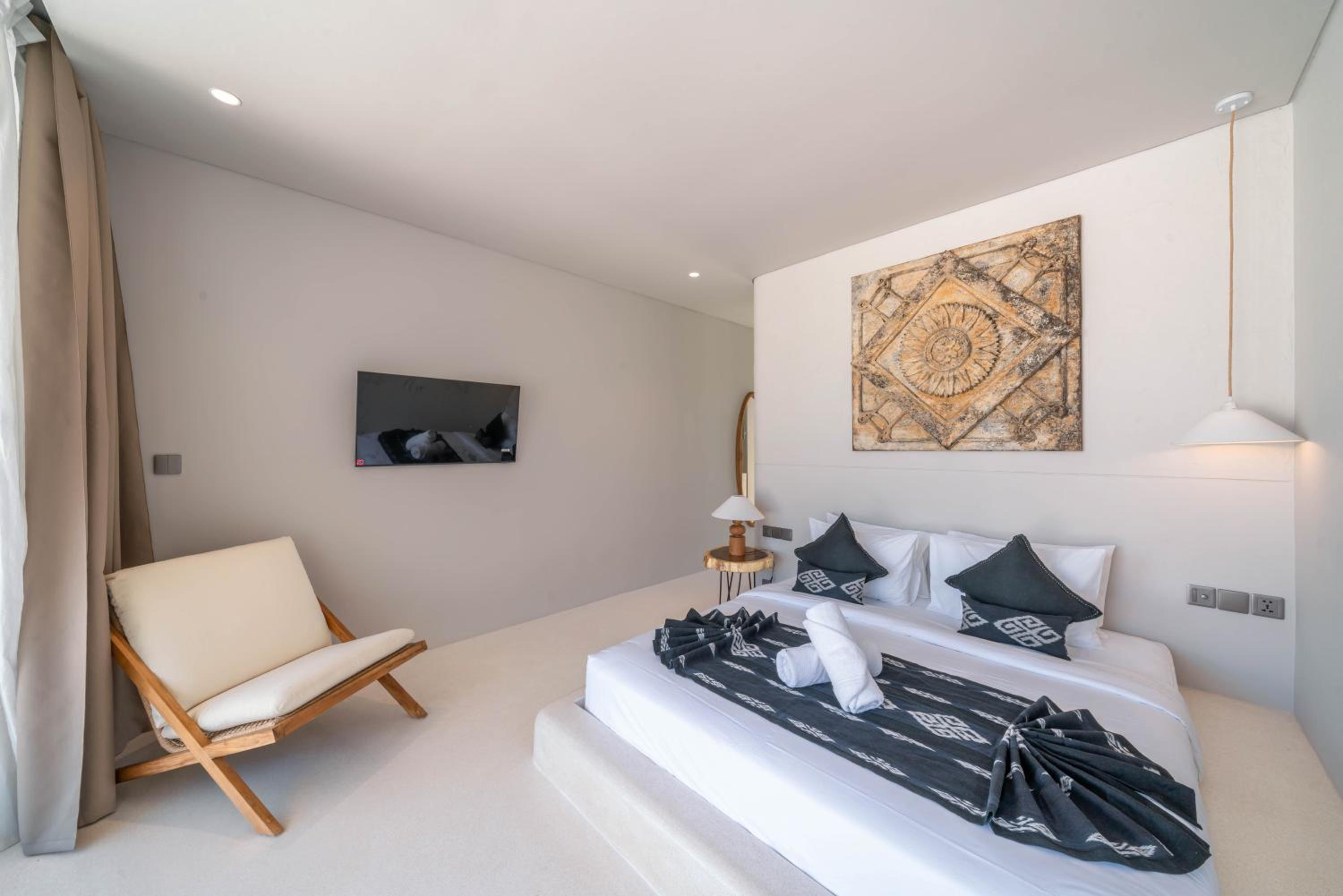 Berawa Breeze - Chic 4BR Beachside Oasis with Sauna view 2