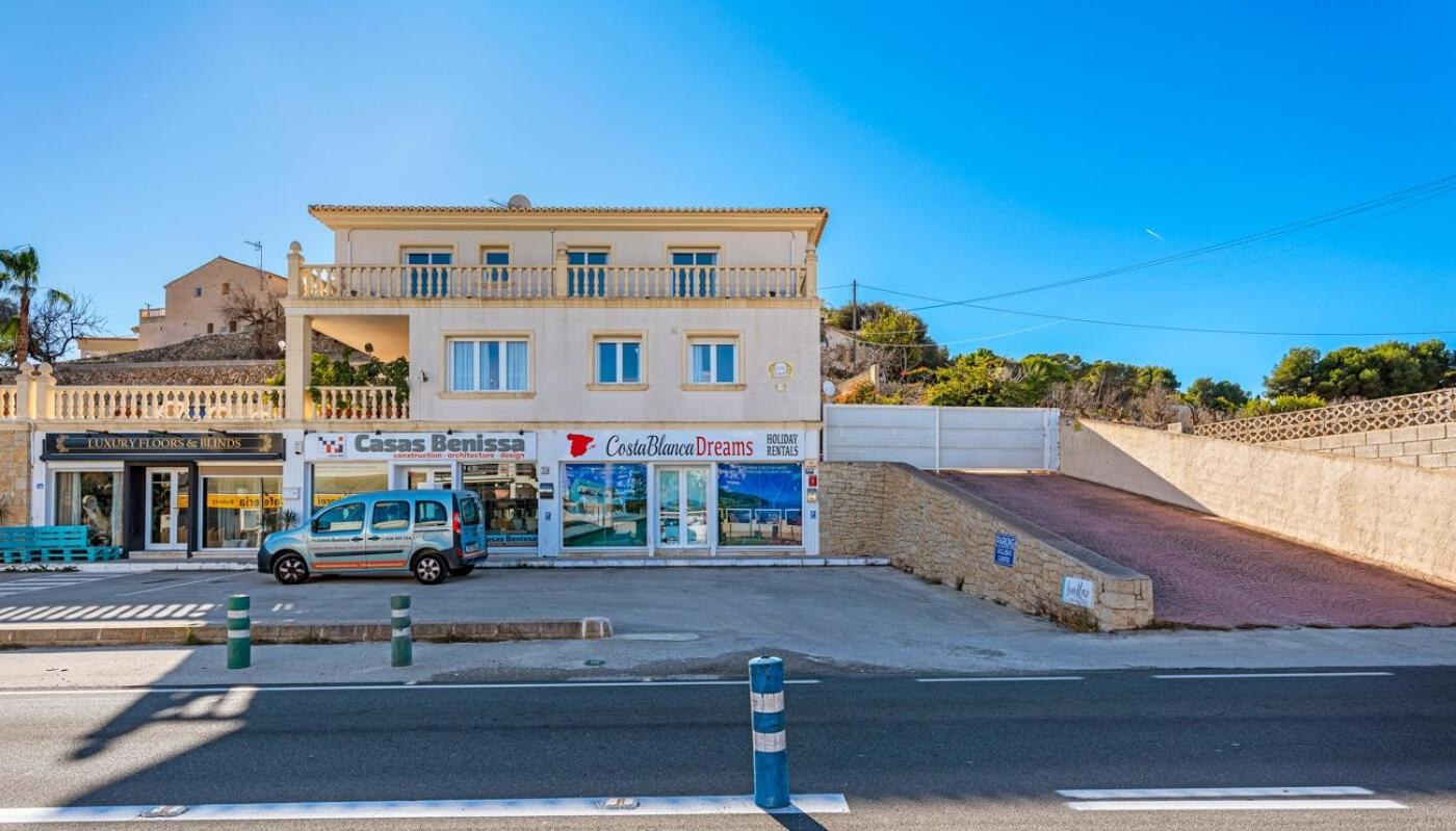 Villa La Marina - PlusHolidays view 2