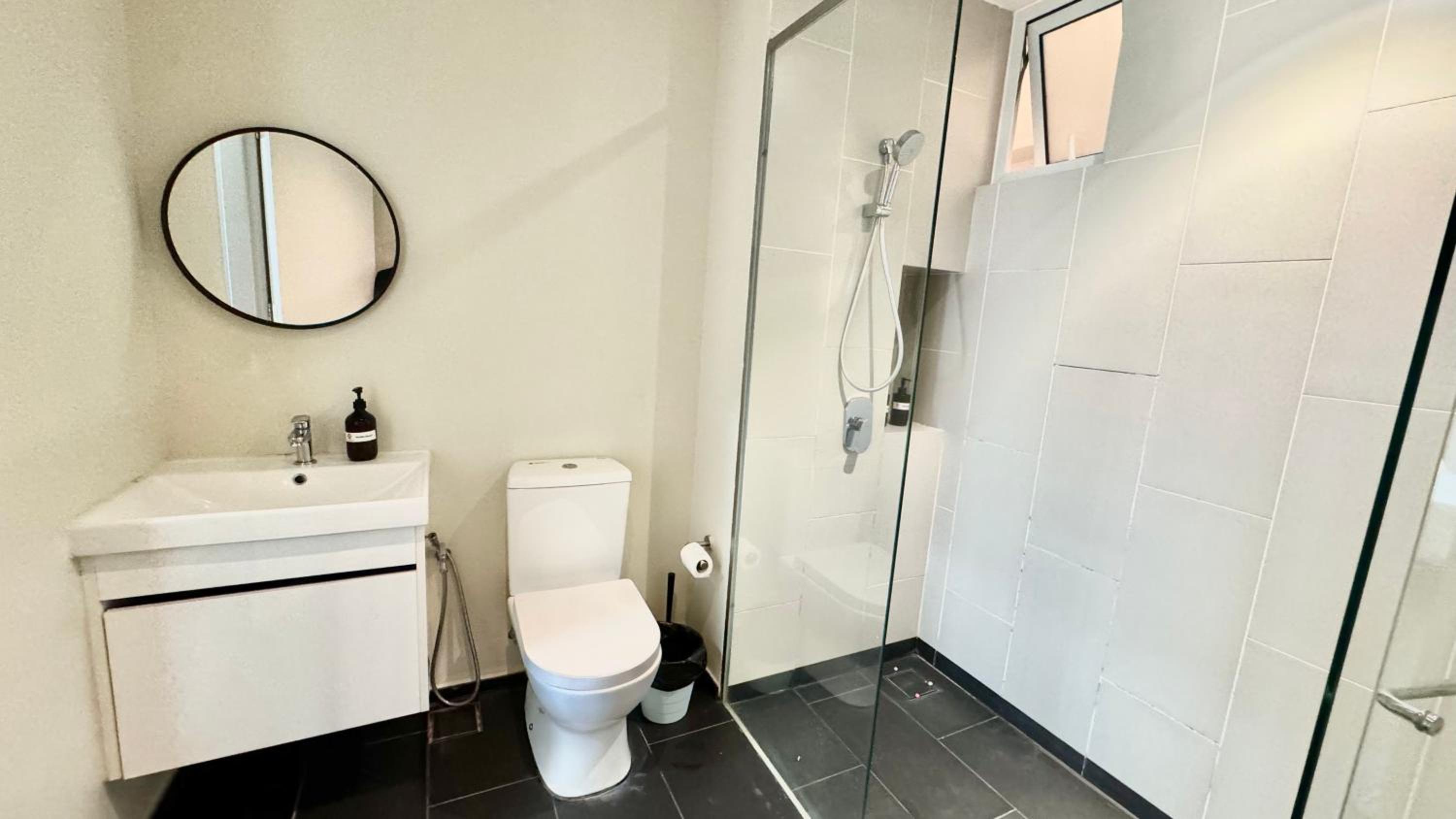 UNA Serviced Apartment by manatidur