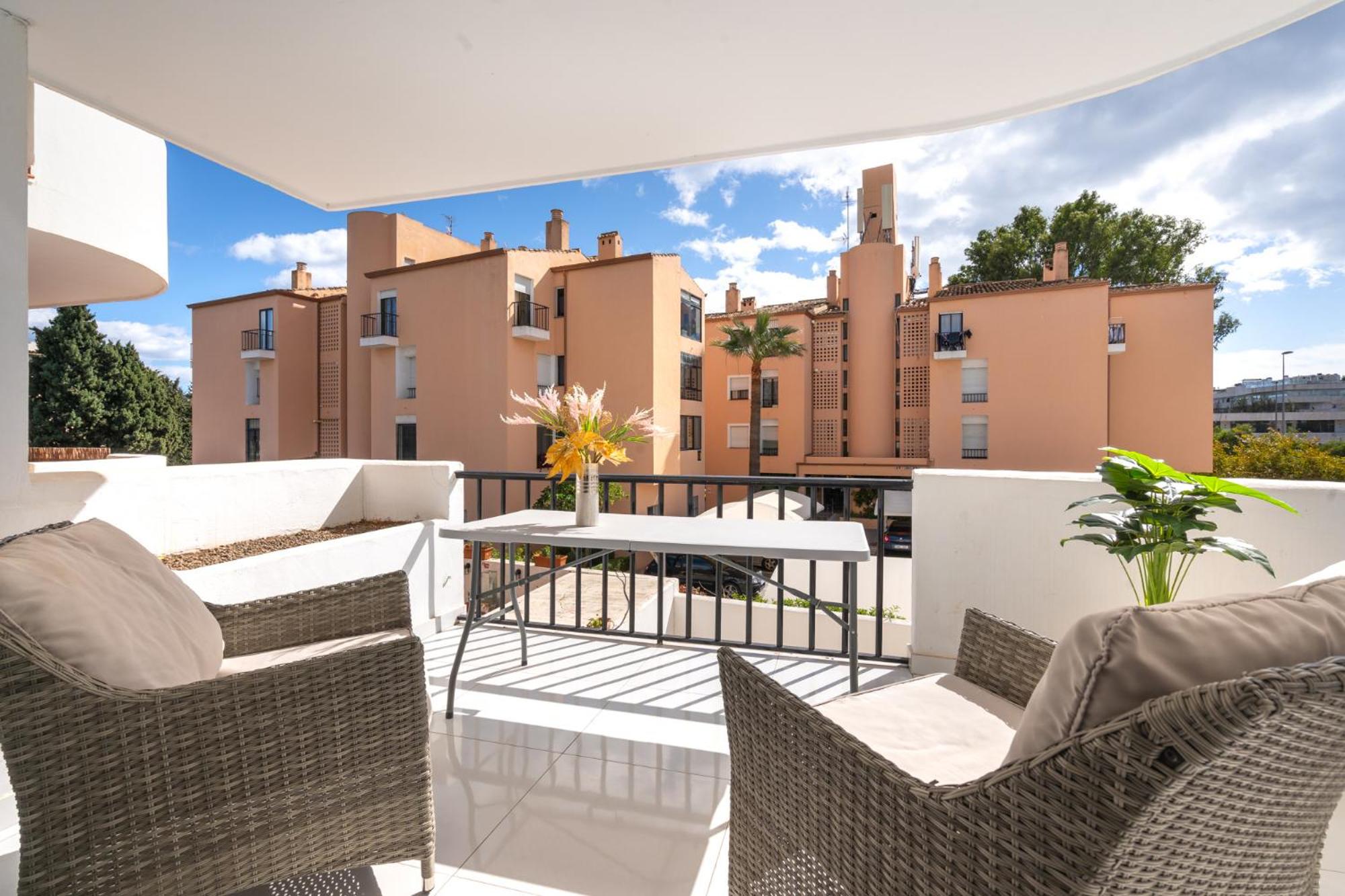 Puerto Banus Two Bedroom Luxurious Apartment with Parking