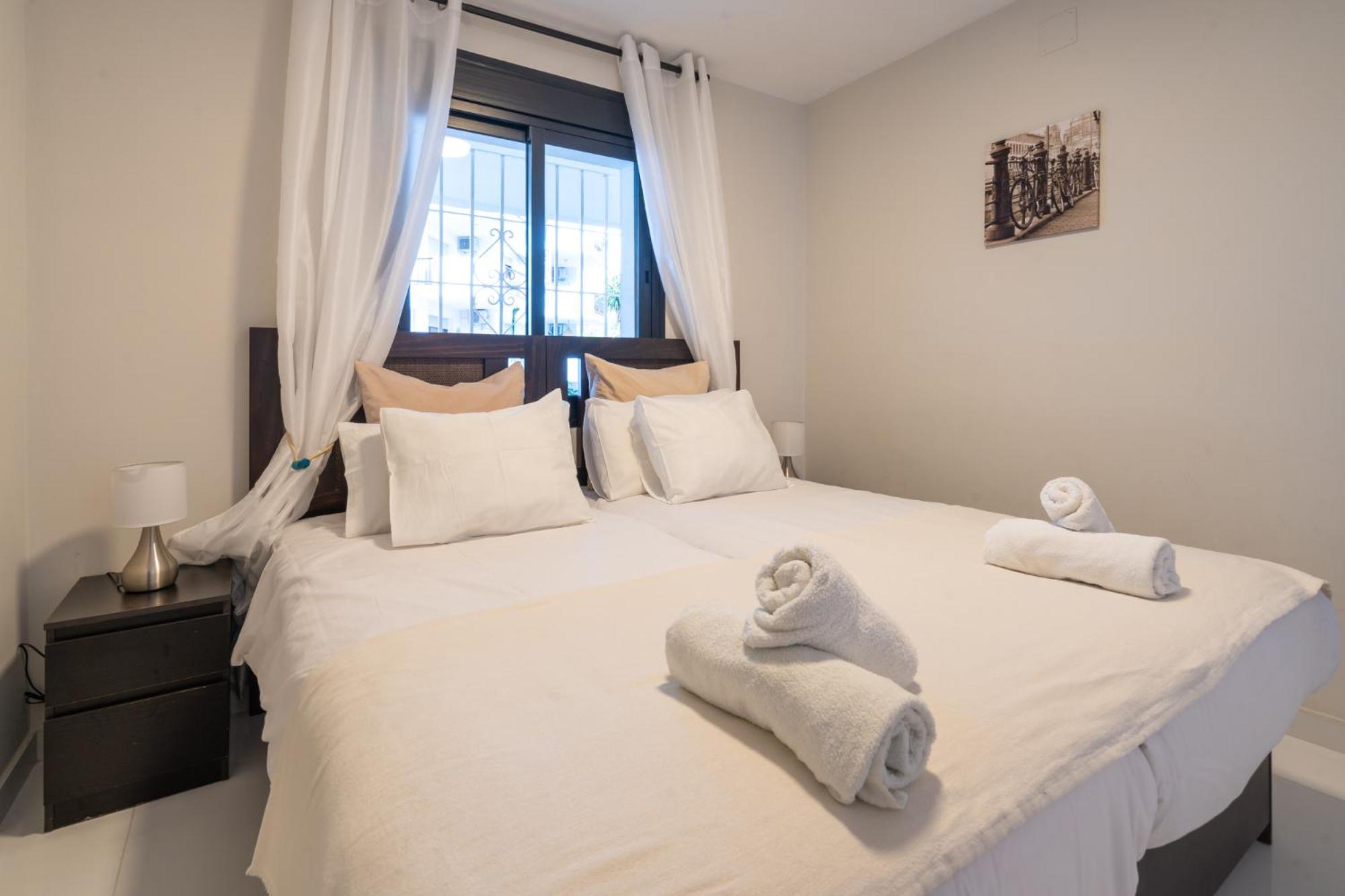 Puerto Banus Two Bedroom Luxurious Apartment with Parking