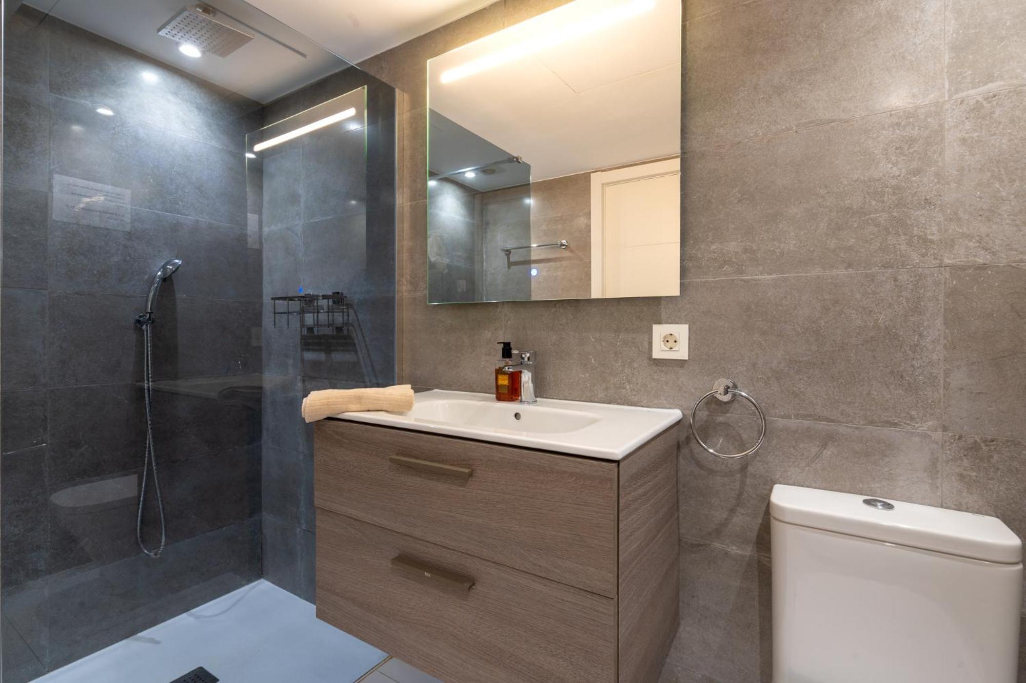 Puerto Banus Two Bedroom Luxurious Apartment with Parking
