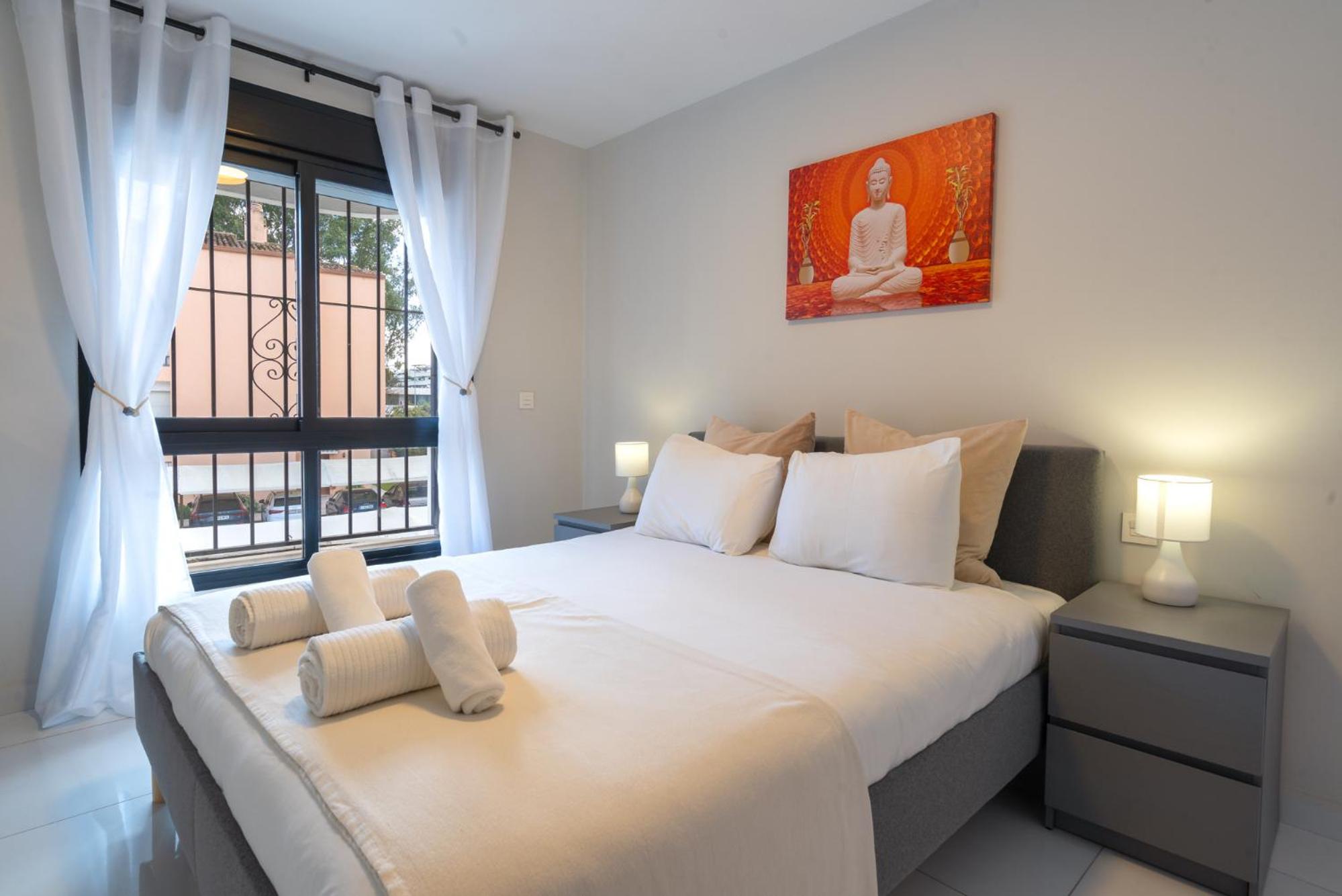 Puerto Banus Two Bedroom Luxurious Apartment with Parking