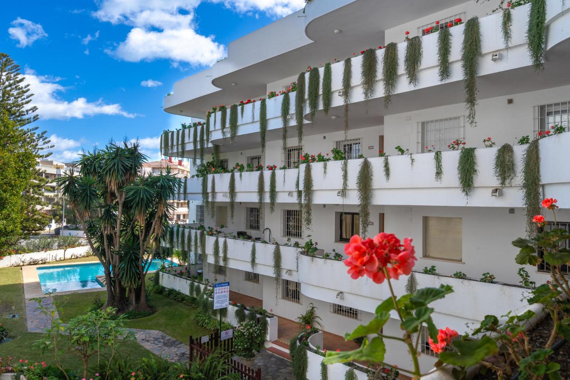 Puerto Banus Two Bedroom Luxurious Apartment with Parking