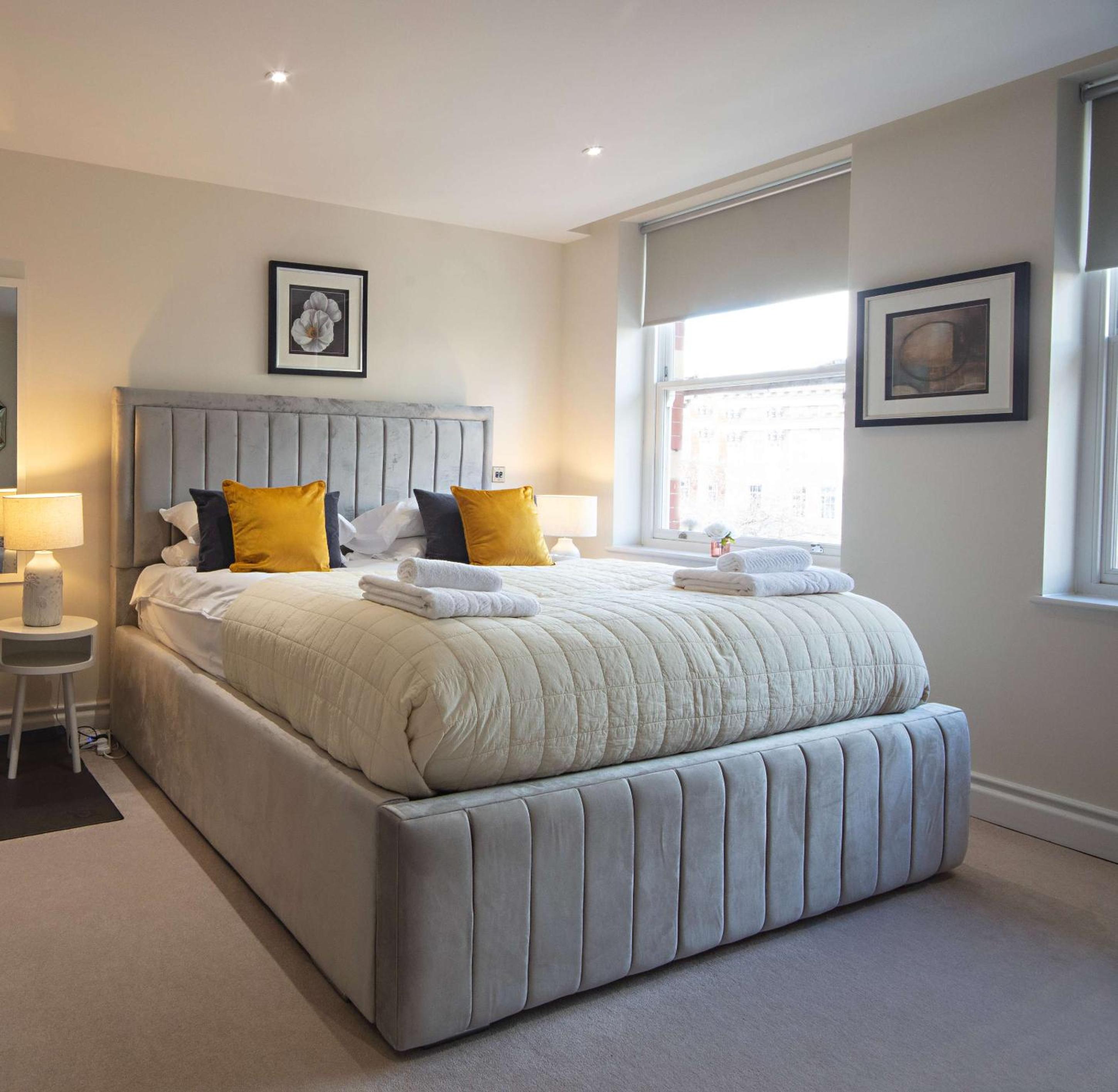 Kensington High Street One Bed with Air Con