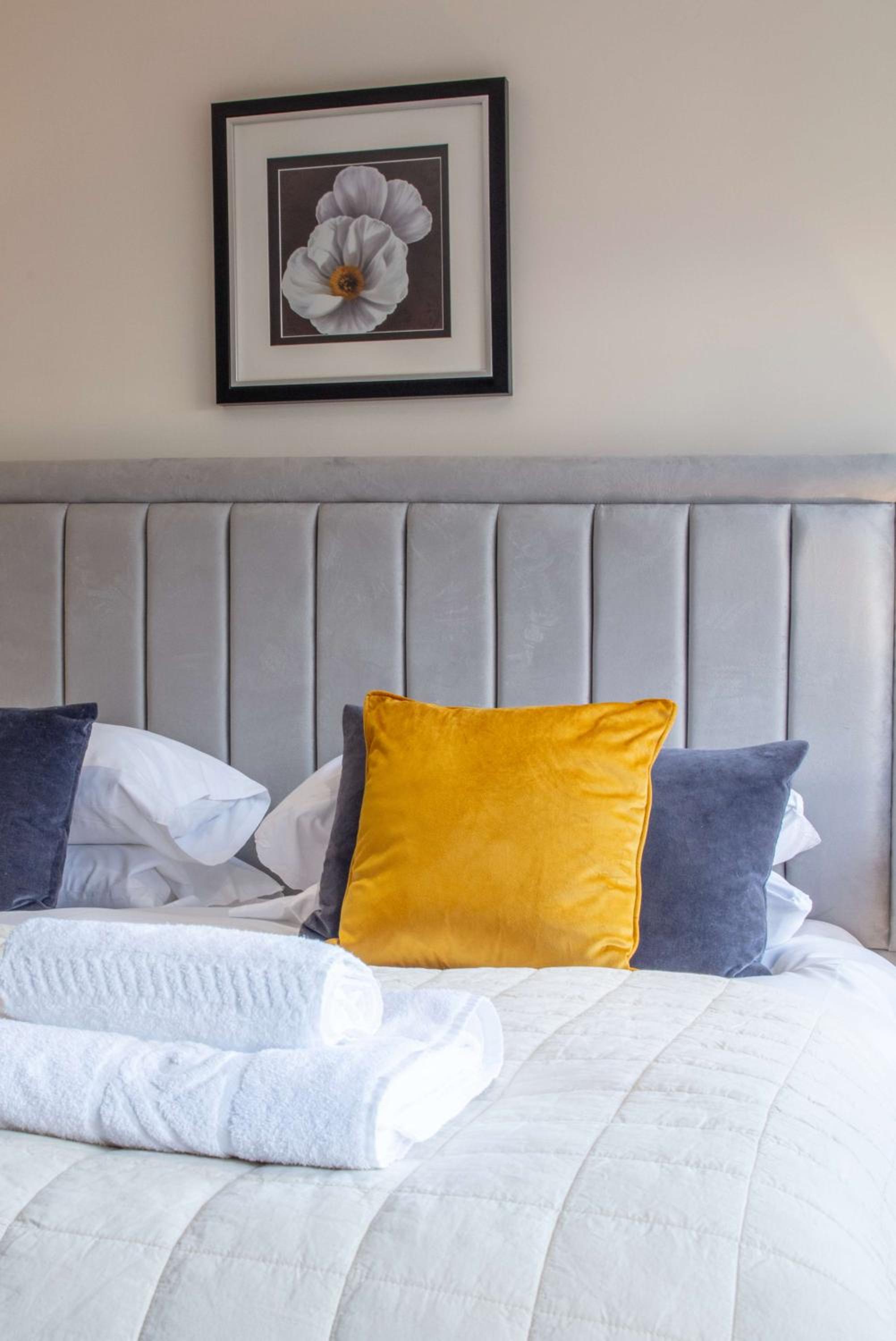 Kensington High Street One Bed with Air Con