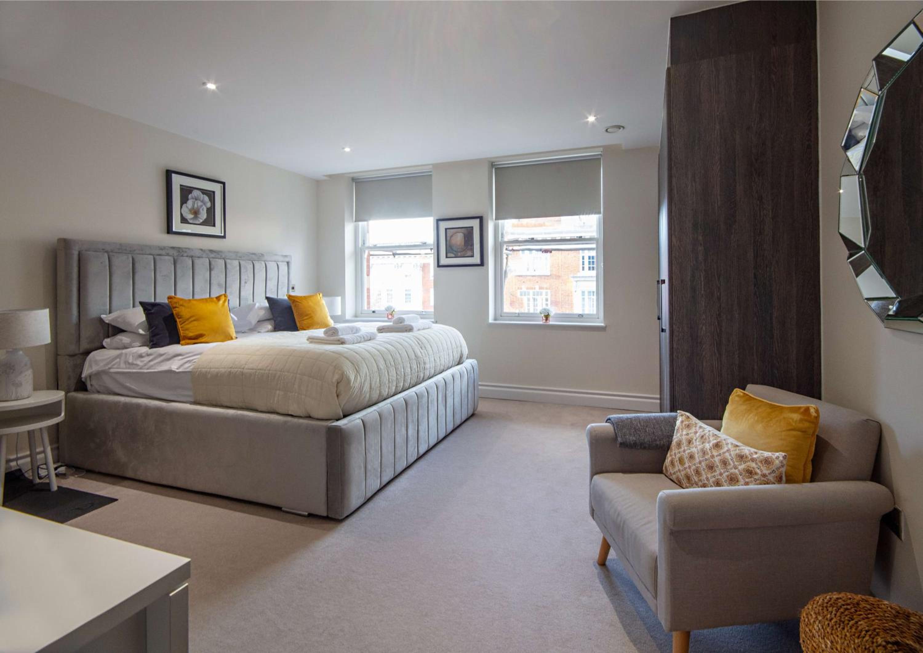 Kensington High Street One Bed with Air Con