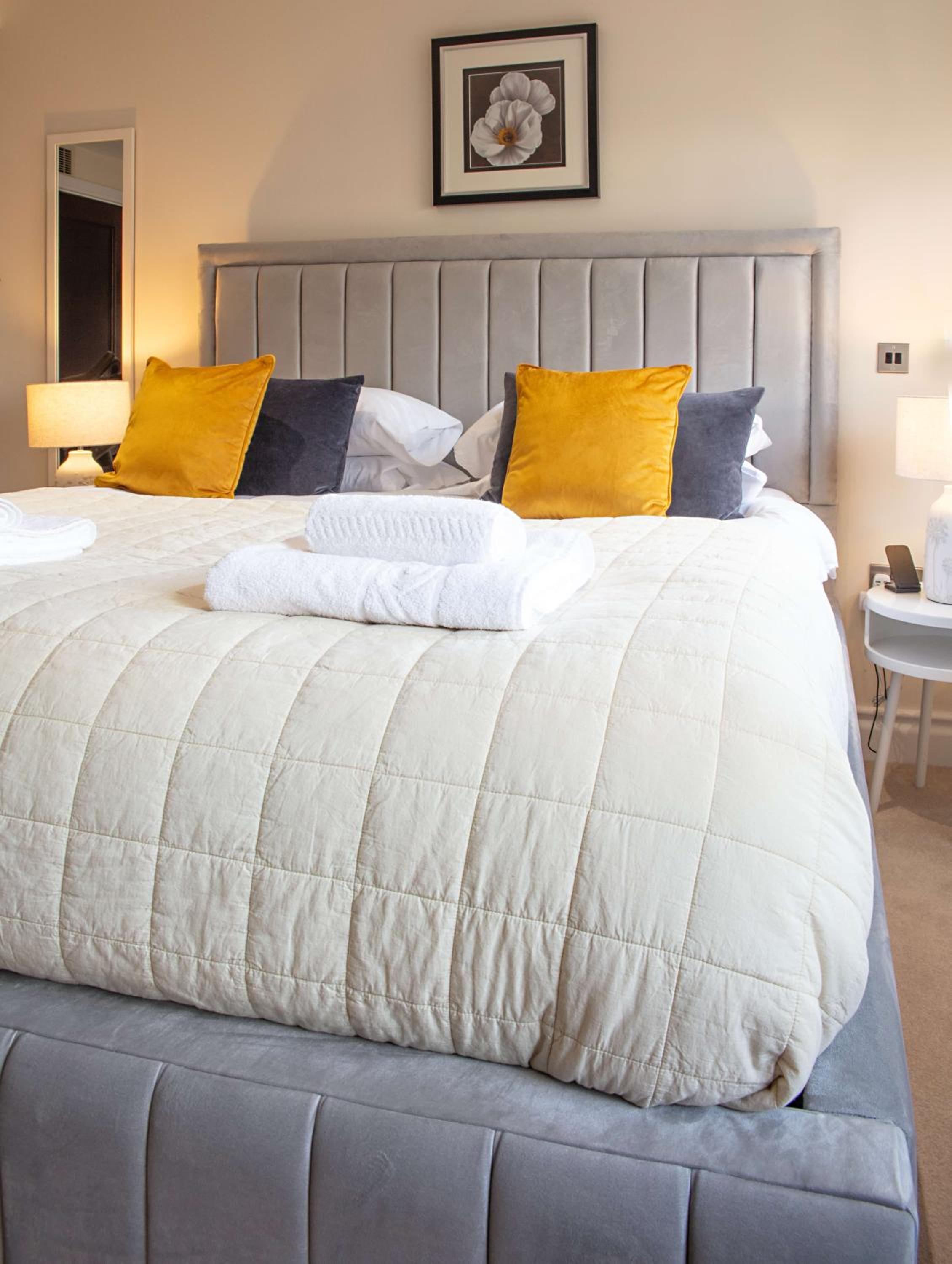 Kensington High Street One Bed with Air Con