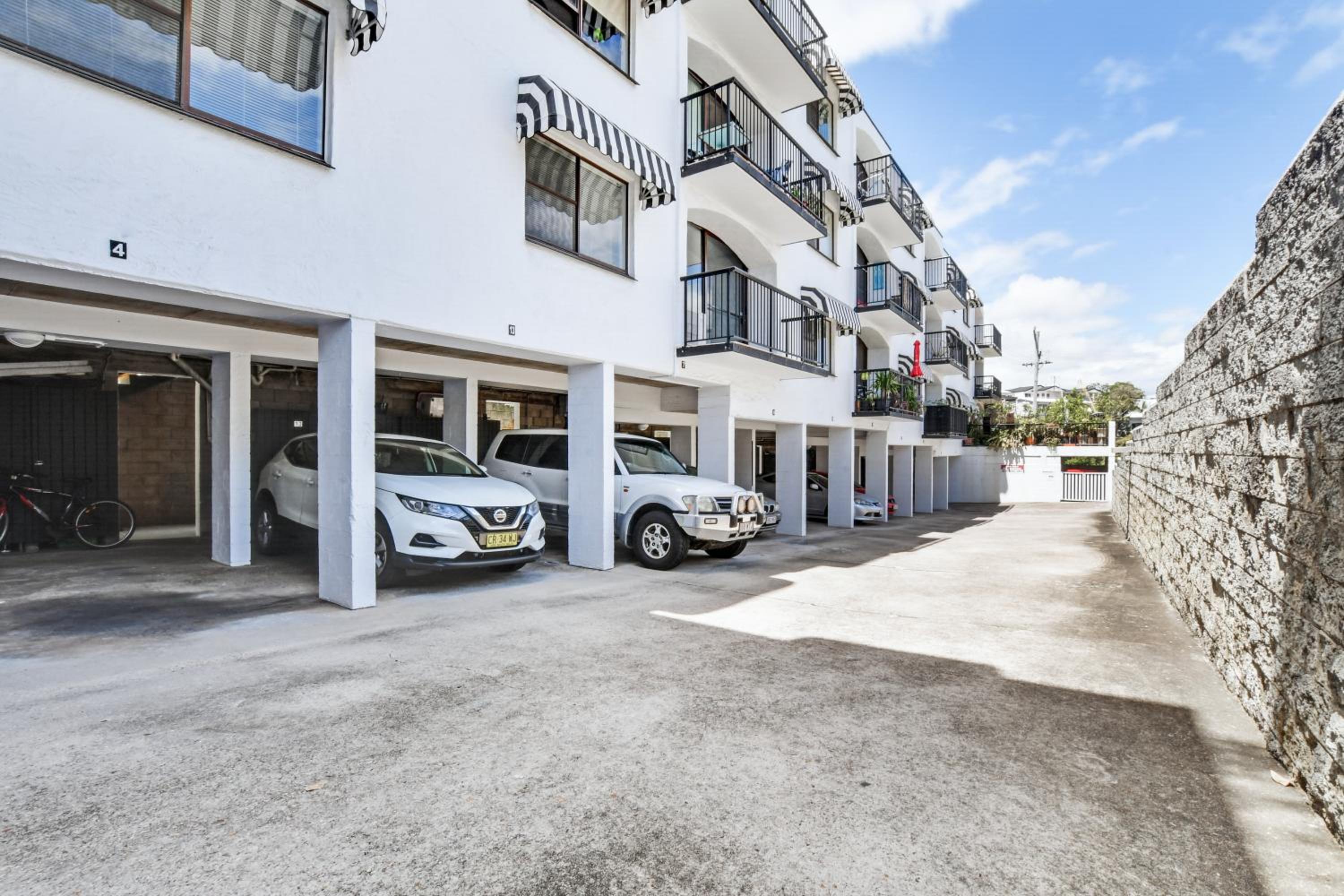 Coastal Chic Apartment - Mooloolaba and Alex