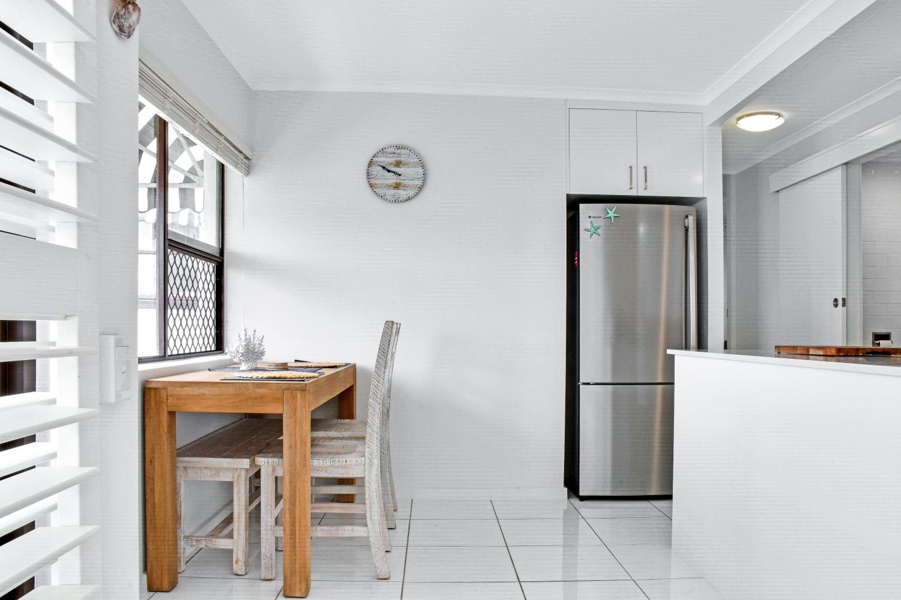 Coastal Chic Apartment - Mooloolaba and Alex