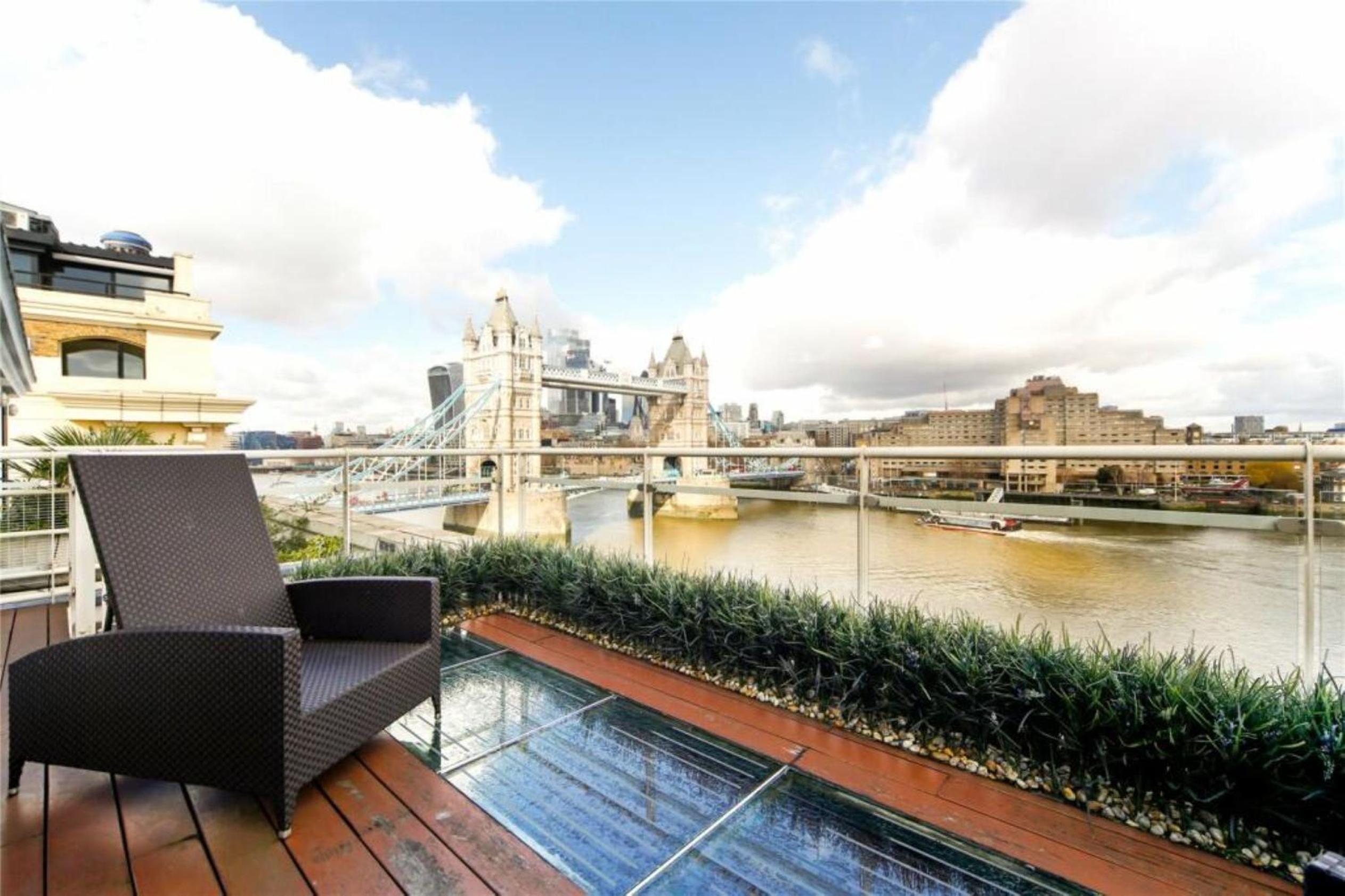 Tower Bridge Views Luxury and large 2 bed 2 bath with large outdoors