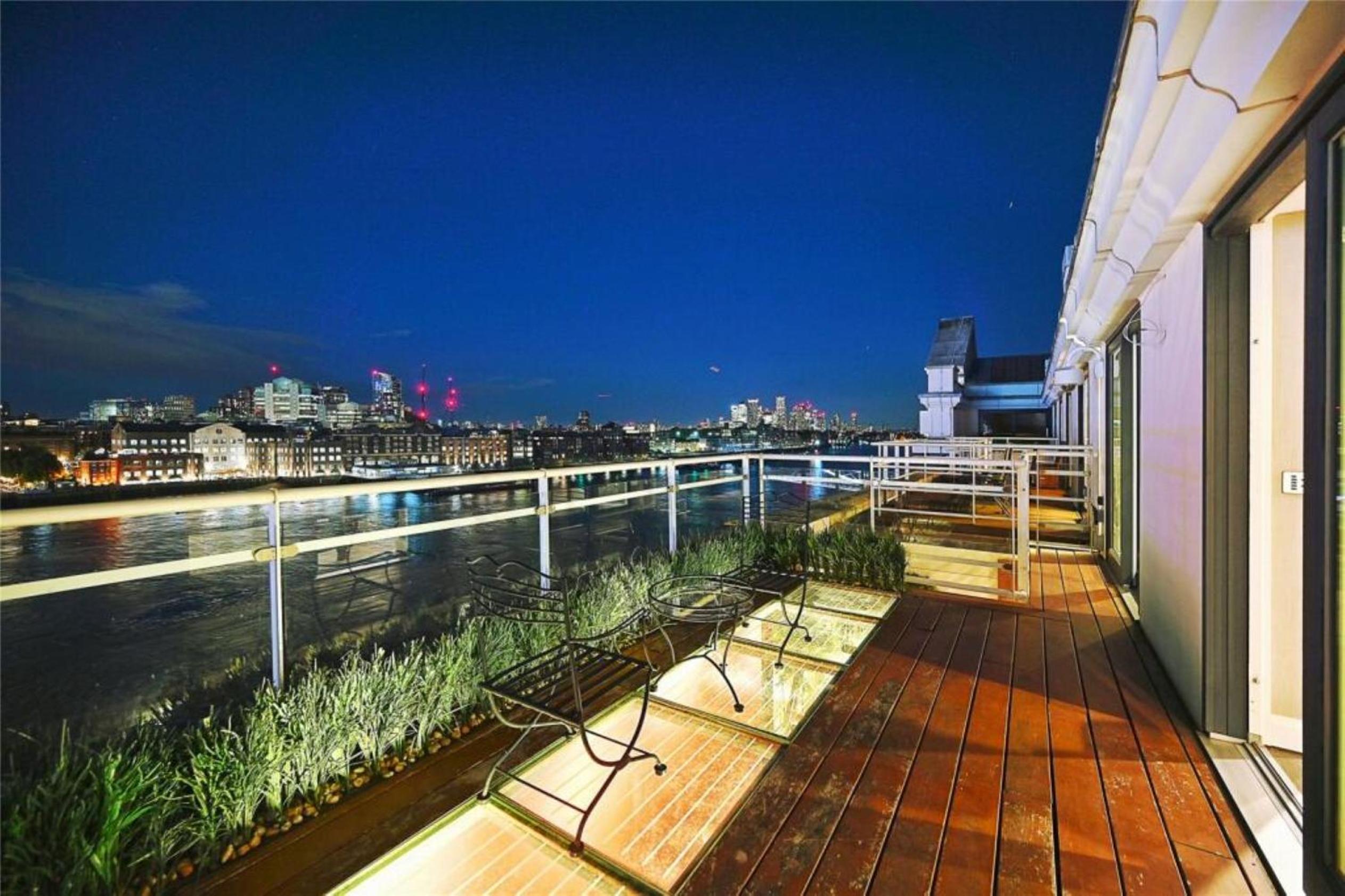 Tower Bridge Views Luxury and large 2 bed 2 bath with large outdoors
