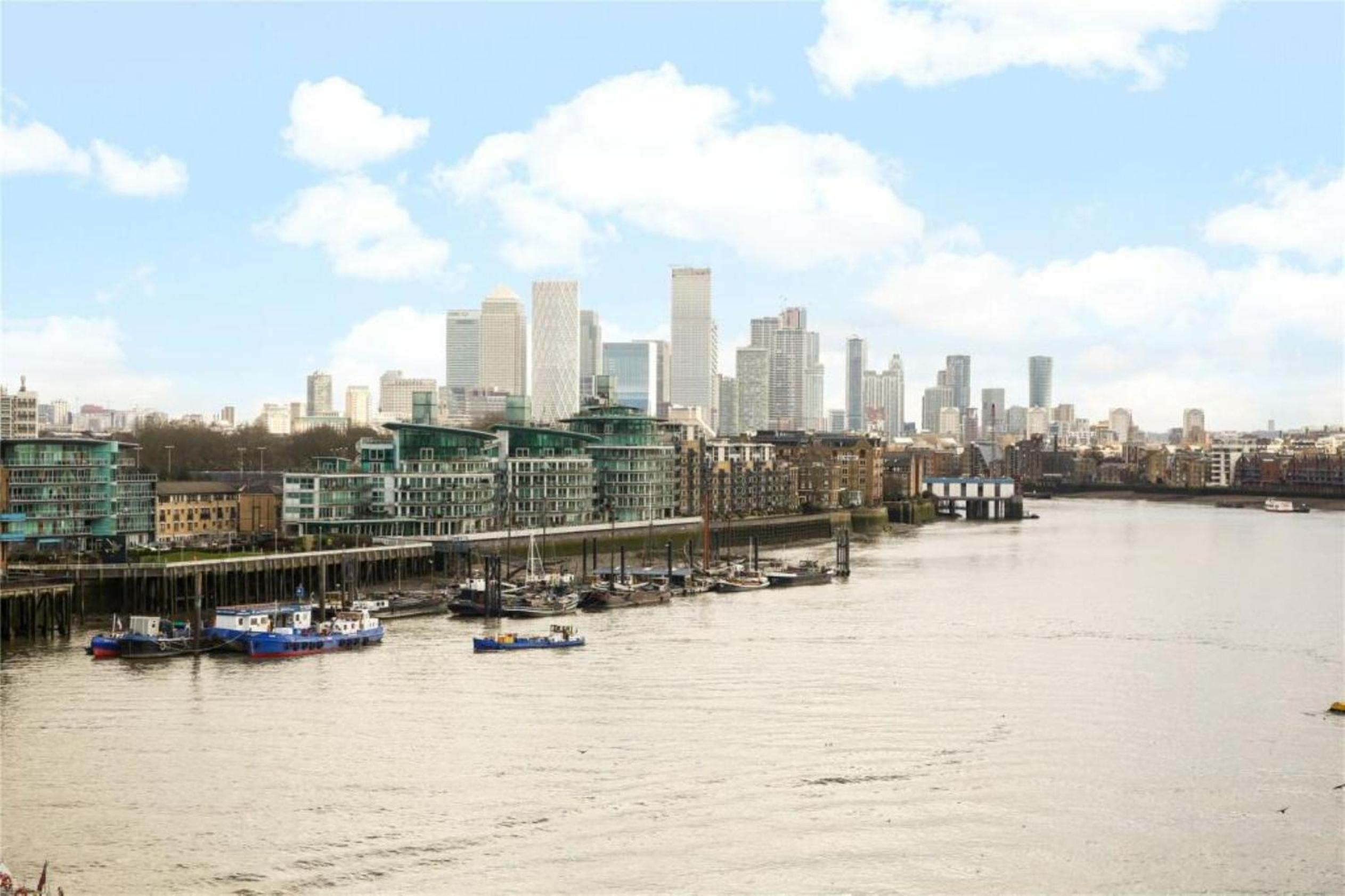 Tower Bridge Views Luxury and large 2 bed 2 bath with large outdoors