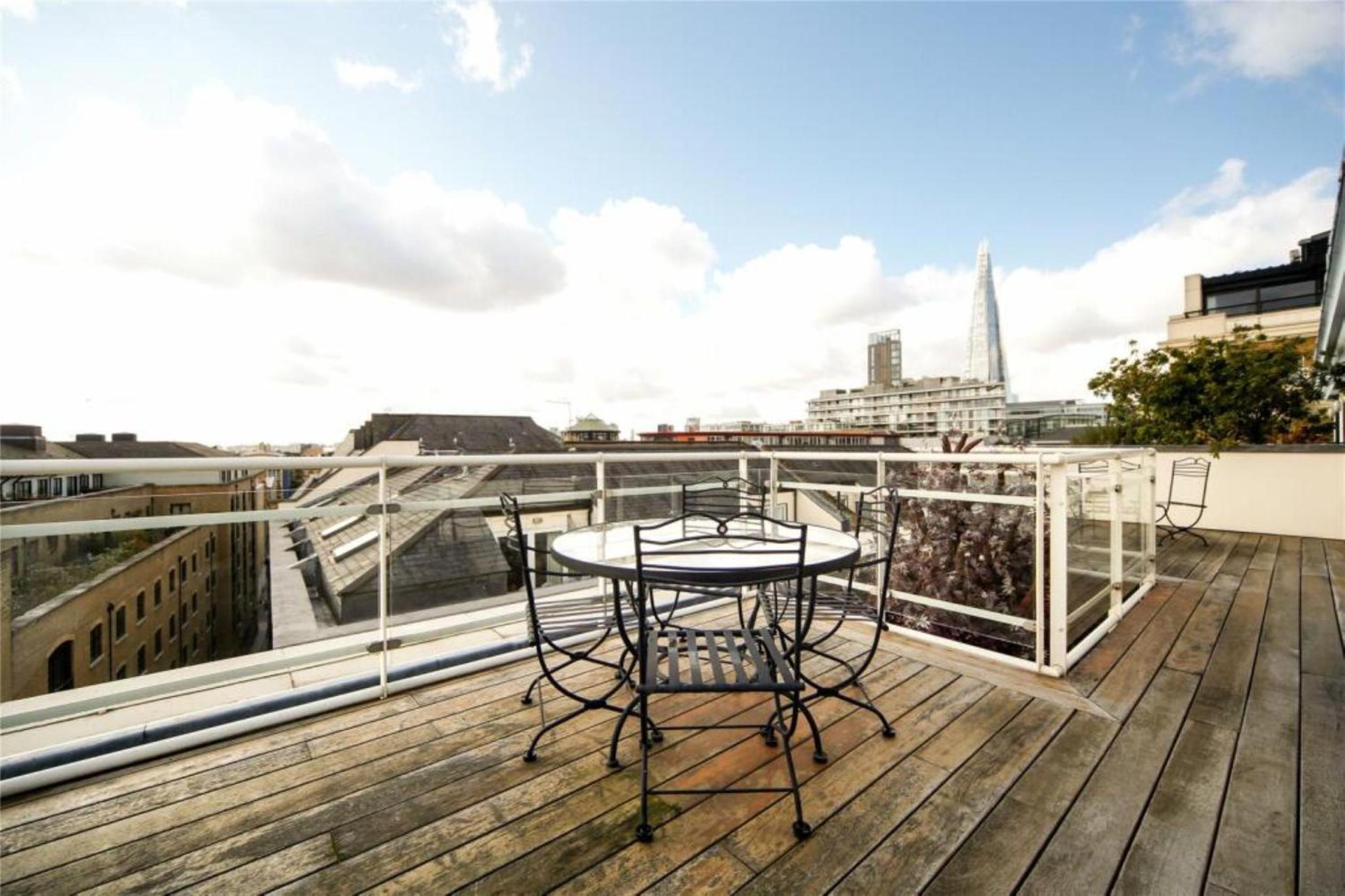 Tower Bridge Views Luxury and large 2 bed 2 bath with large outdoors