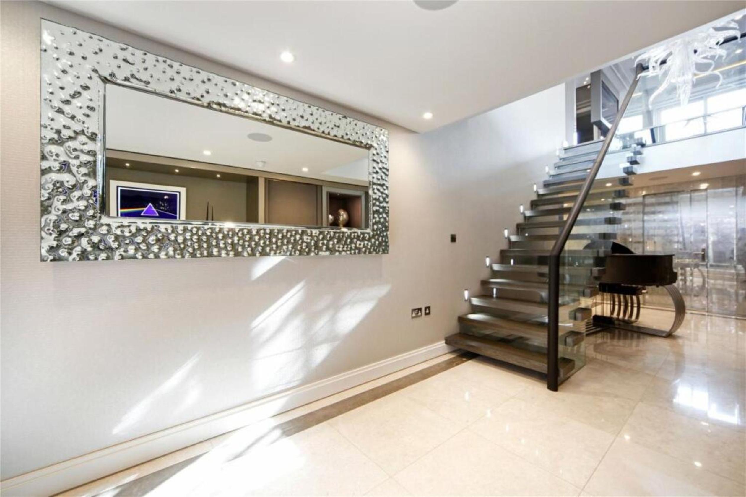 Tower Bridge Views Luxury and large 2 bed 2 bath with large outdoors