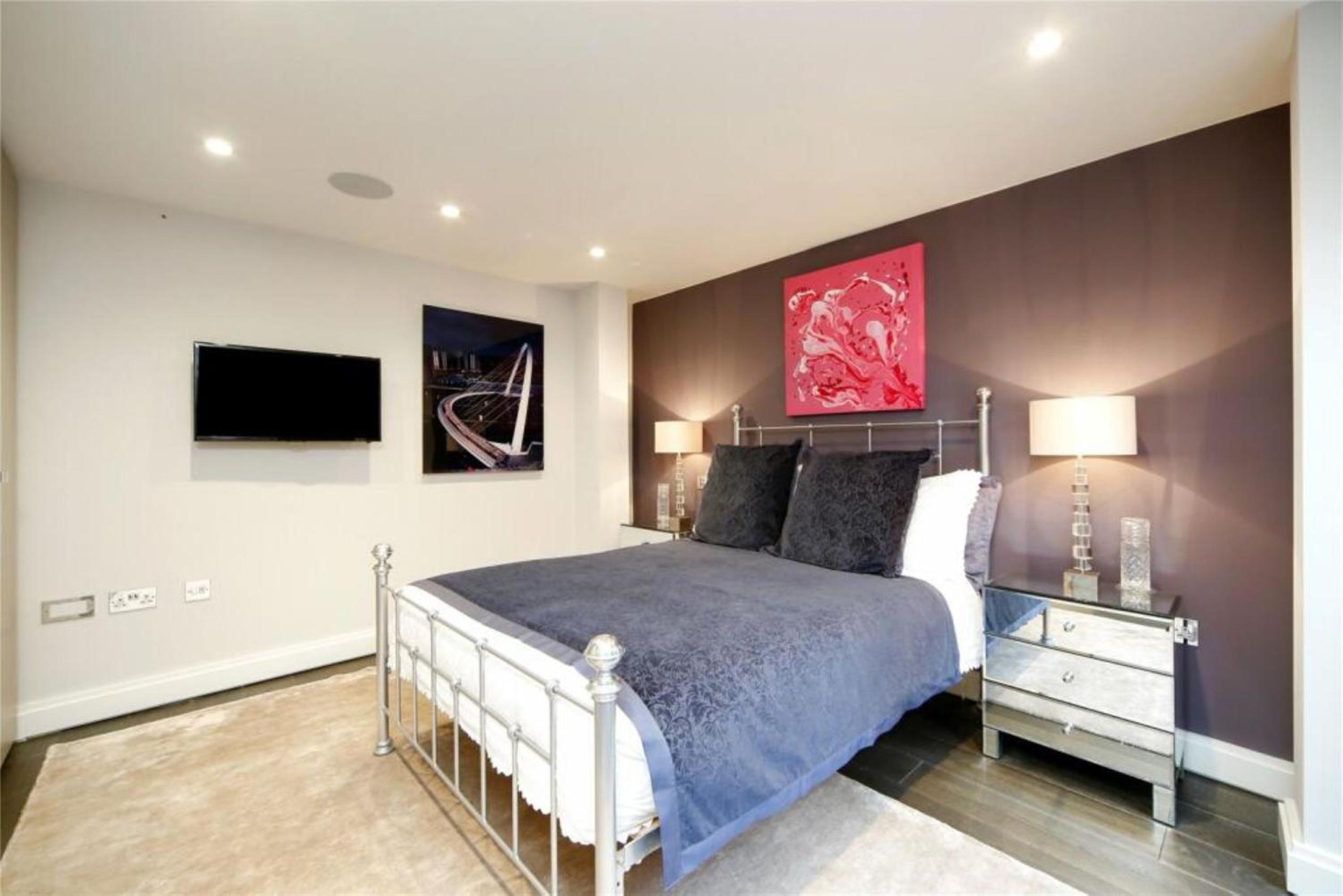 Tower Bridge Views Luxury and large 2 bed 2 bath with large outdoors