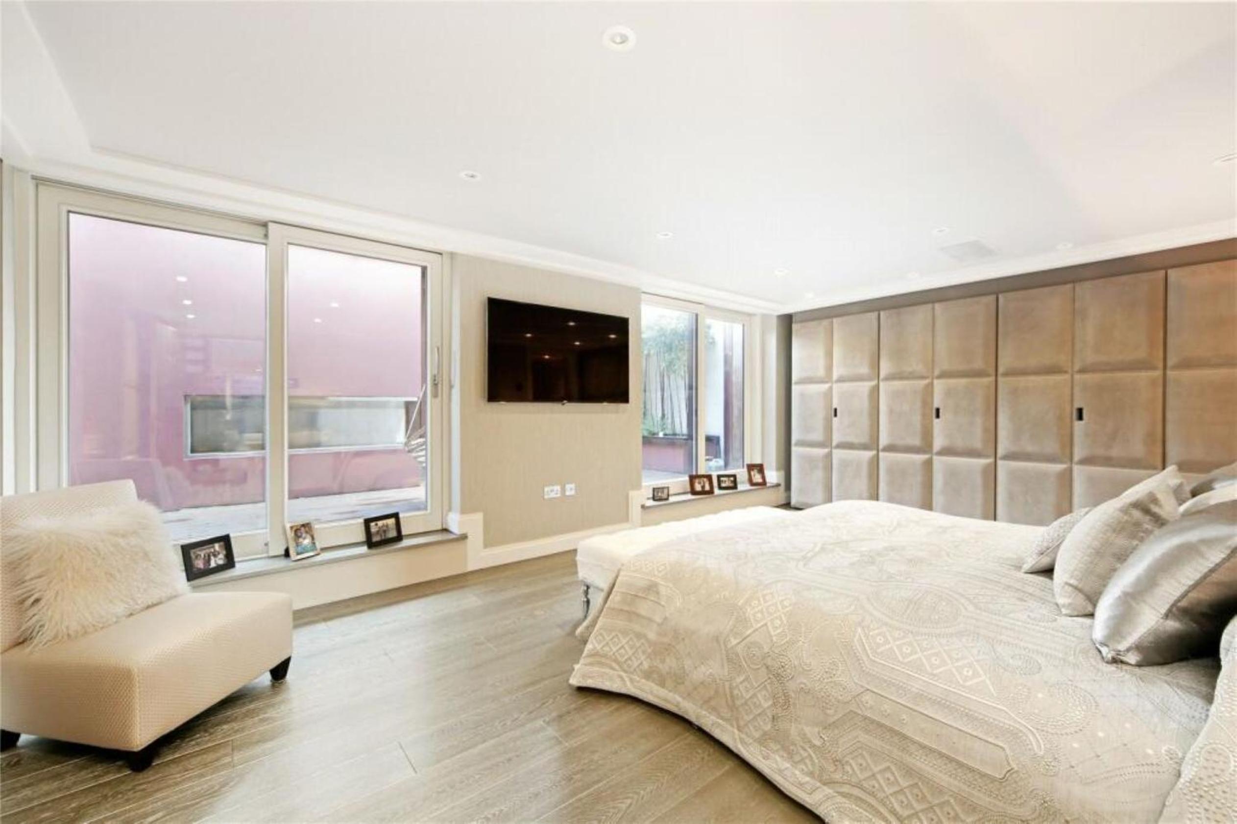 Tower Bridge Views Luxury and large 2 bed 2 bath with large outdoors