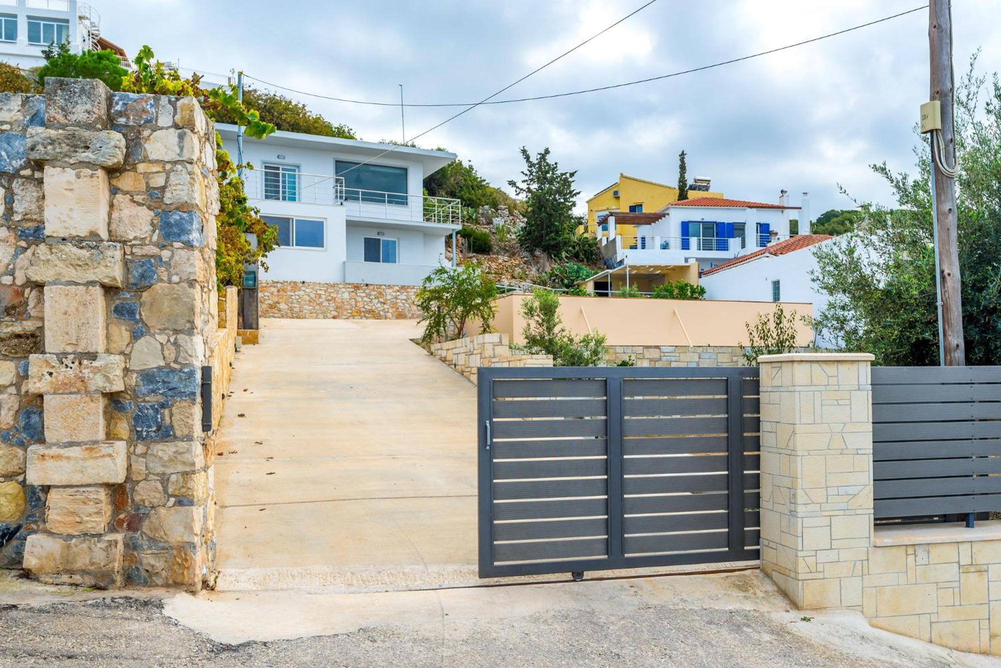 Amazing View Villa-Mathaios in Plaka -BY APOKORNAS VILLAS photo 1