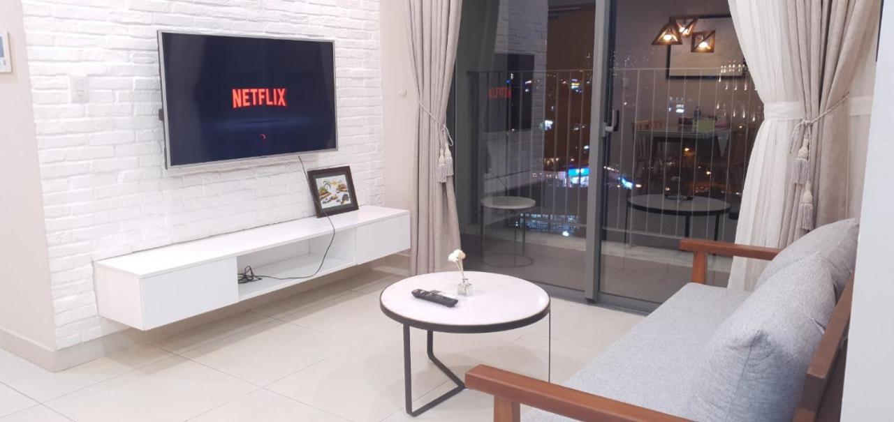 MonMon Apt - Masteri Thao Dien 2BR- Landmark 81 & pool view