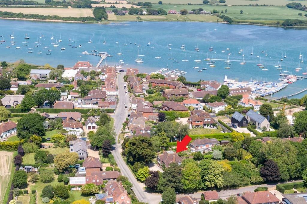 Oldfield house, walking distance of pub & sea view 2