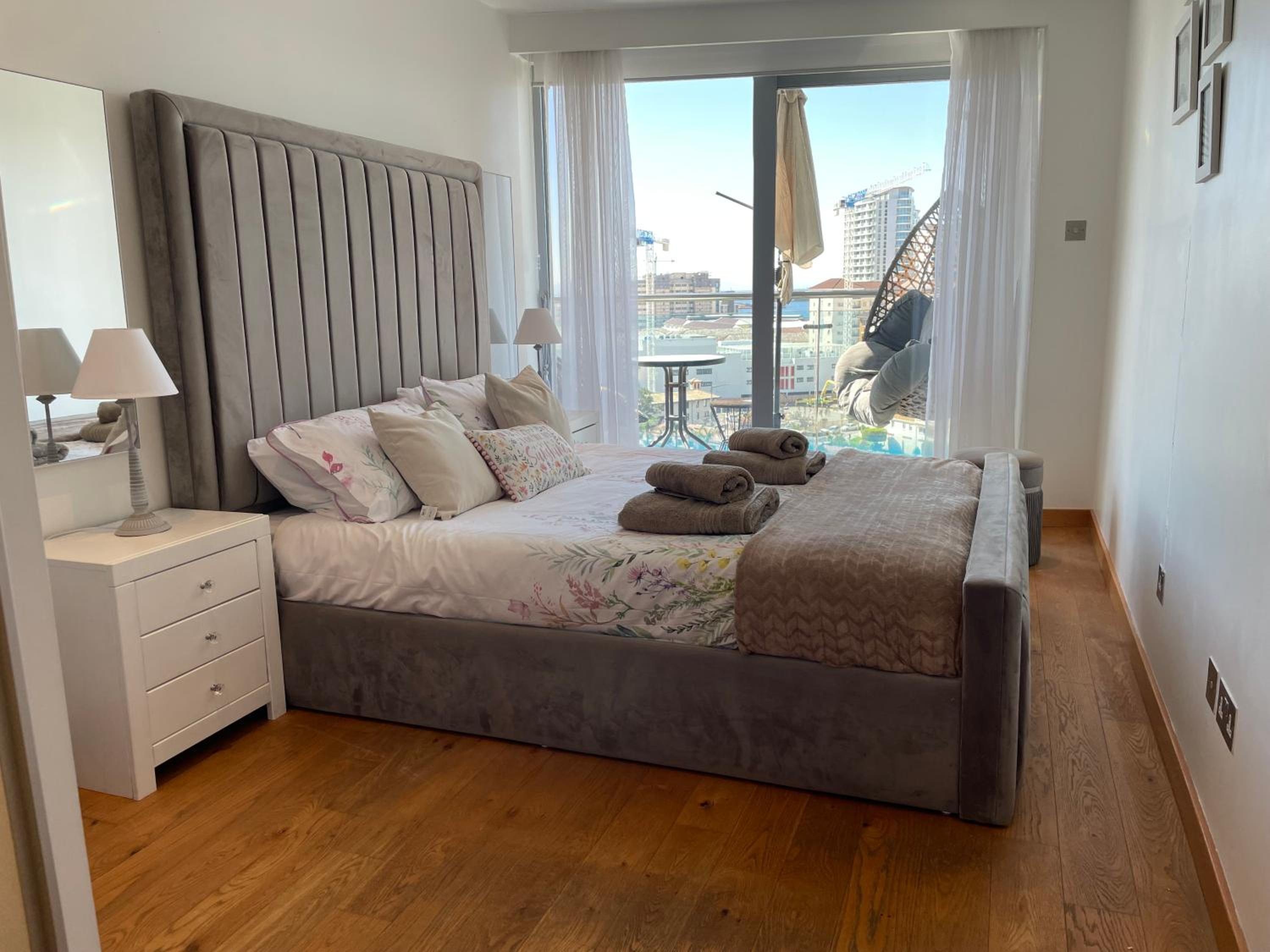 Bright Ocean Village Apartment