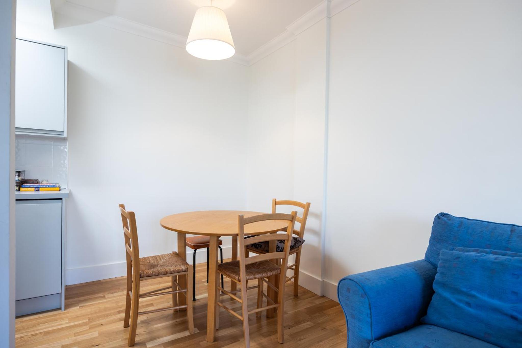 Flat w/ Balcony & Canal view - 4min to station