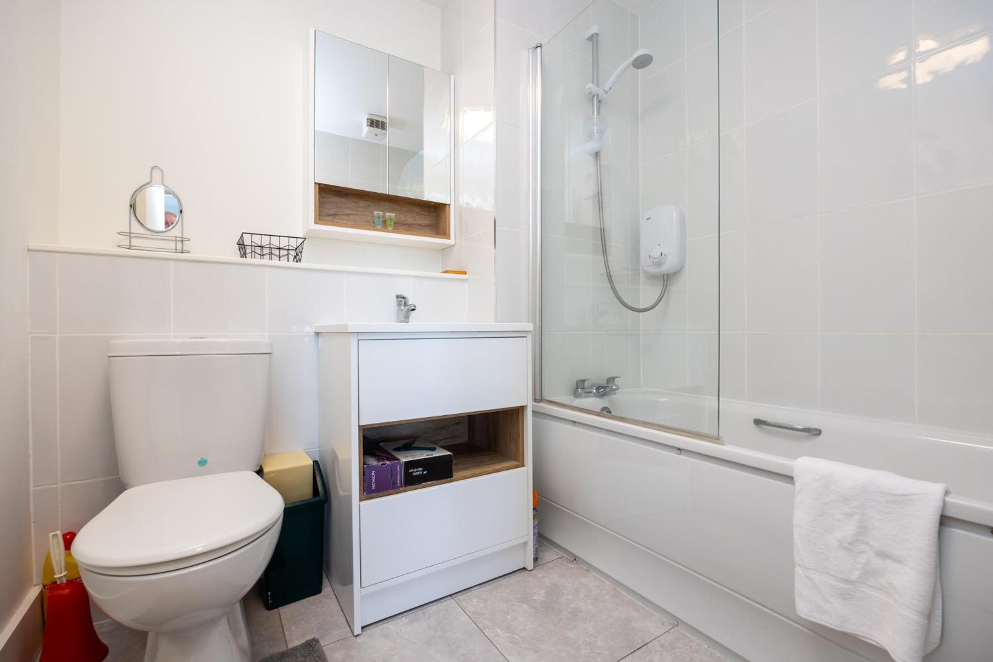 Flat w/ Balcony & Canal view - 4min to station