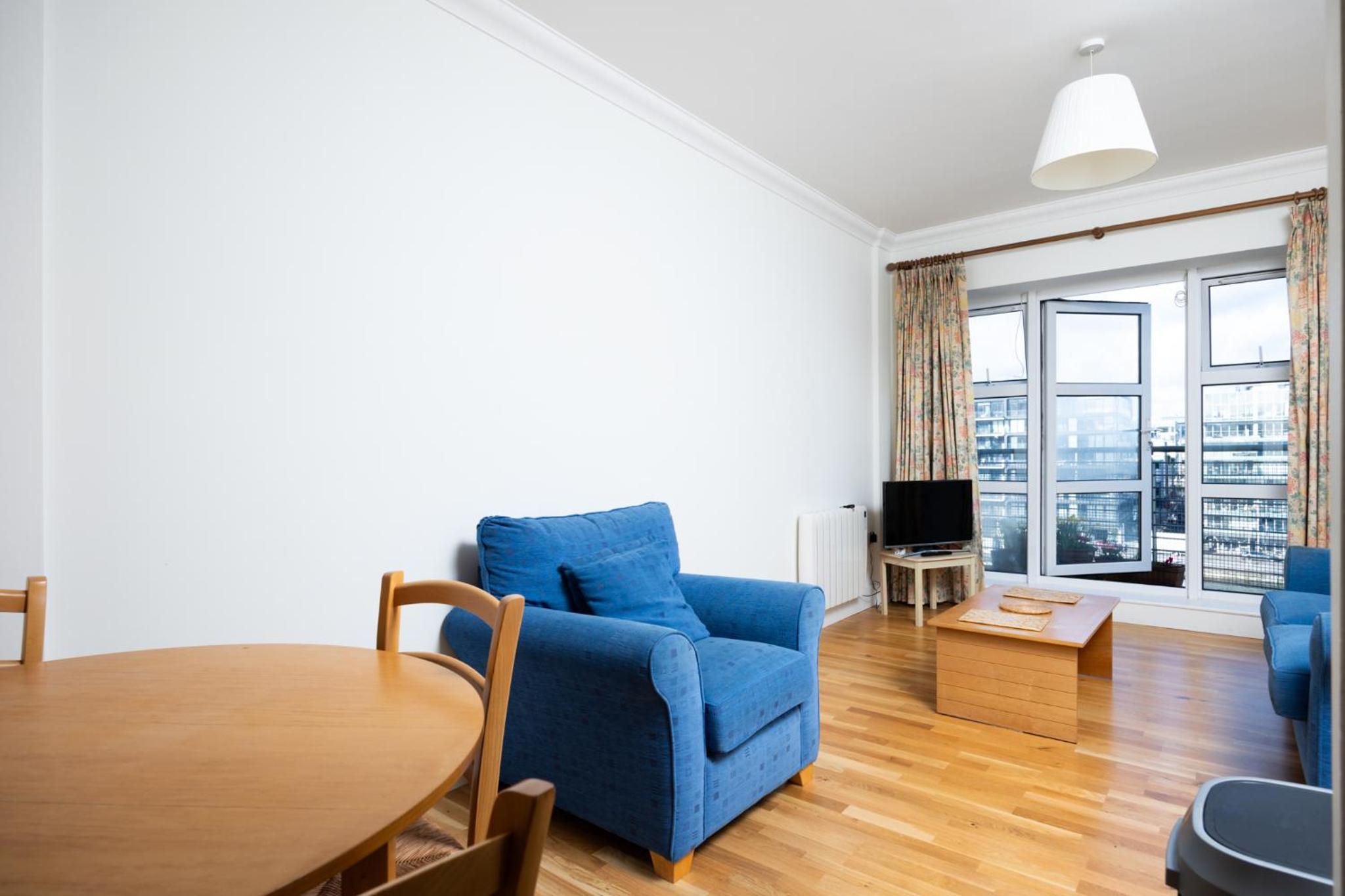Flat w/ Balcony & Canal view - 4min to station
