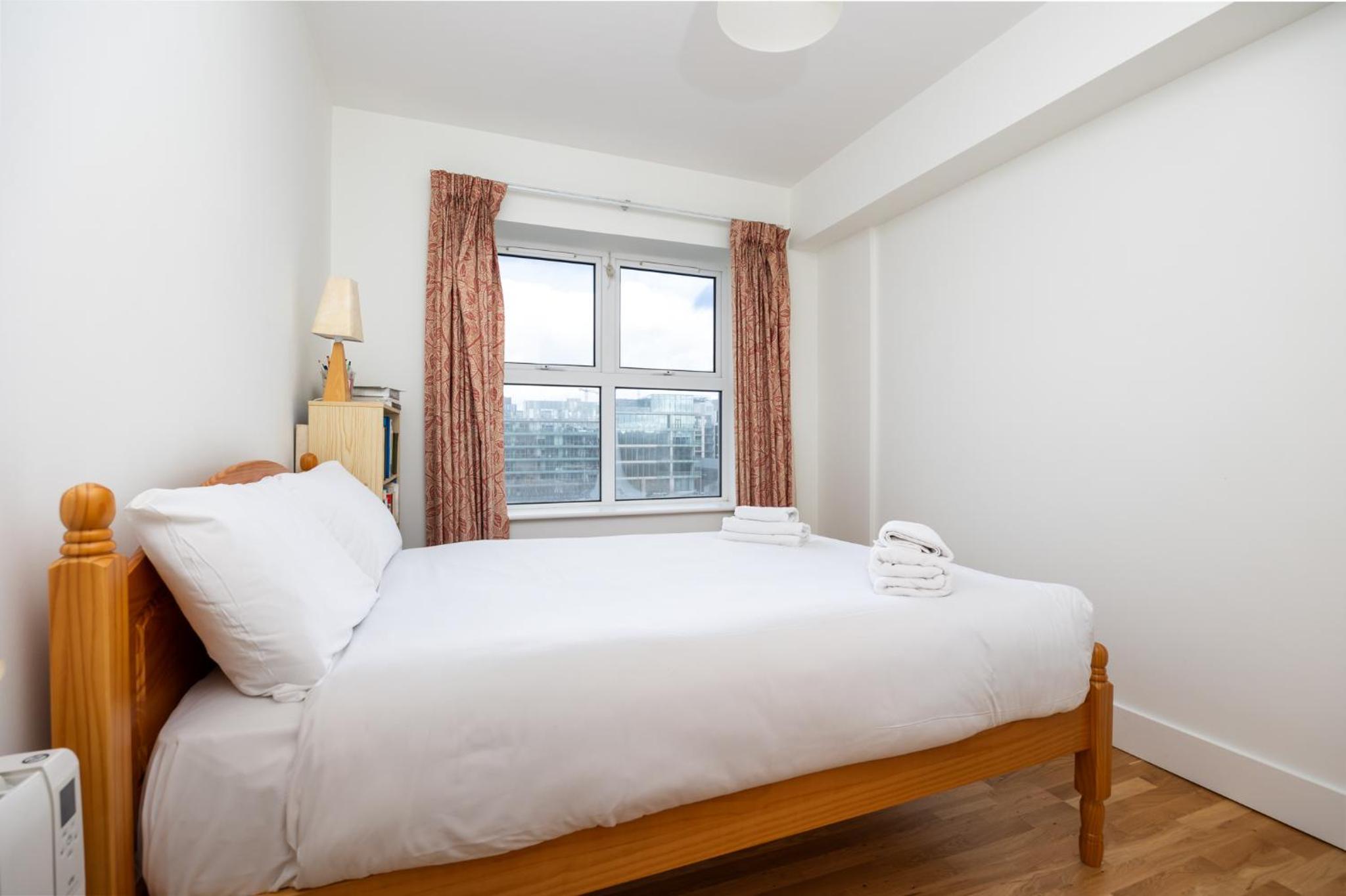 Flat w/ Balcony & Canal view - 4min to station