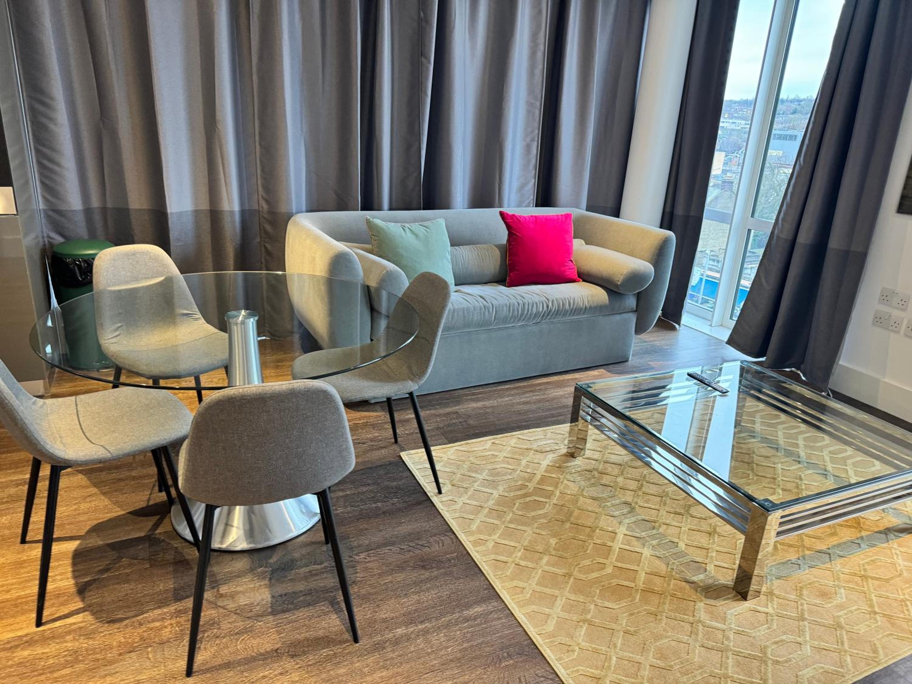 Phoenix 2 Bedroom Apartment in london view 2