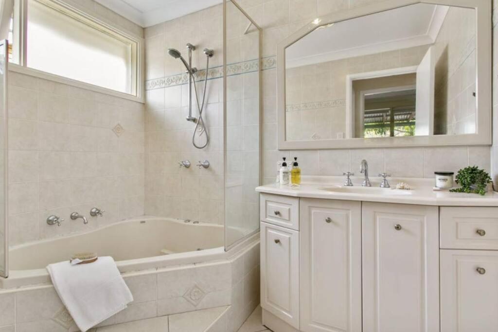 Resort style 3BR Haven and new swimming pool - Cromer