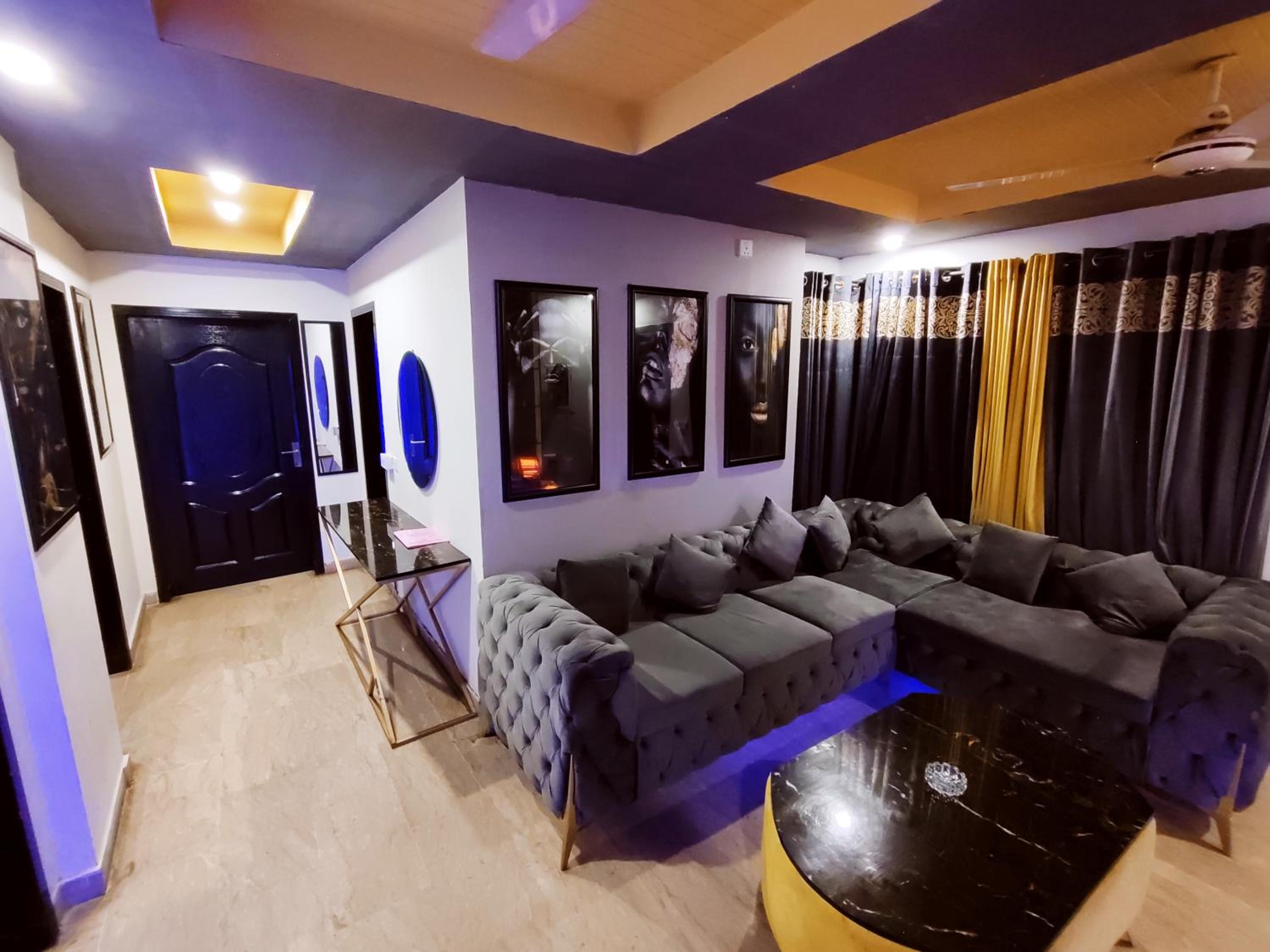 Stay in COMFORT & LUXURY! view 2
