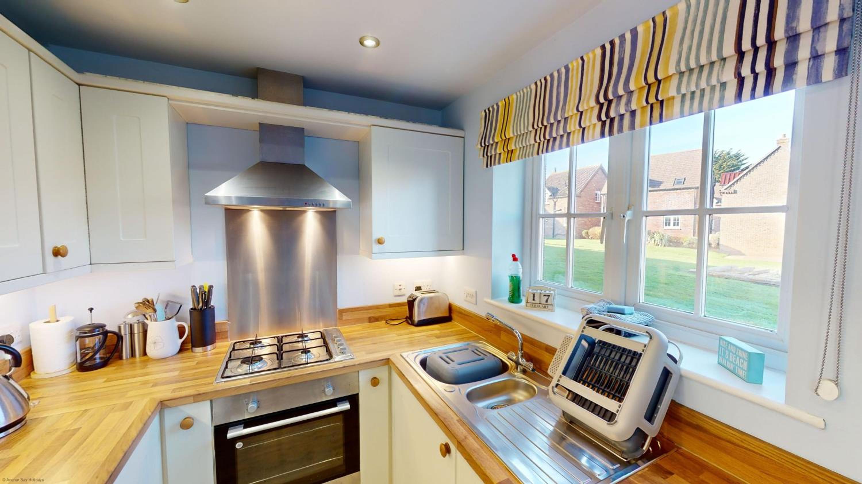 Willow Cottage - Part of the The Bay Filey Holiday Village with pool, gym and direct beach access, pub, restaurant, tennis and meadows walks