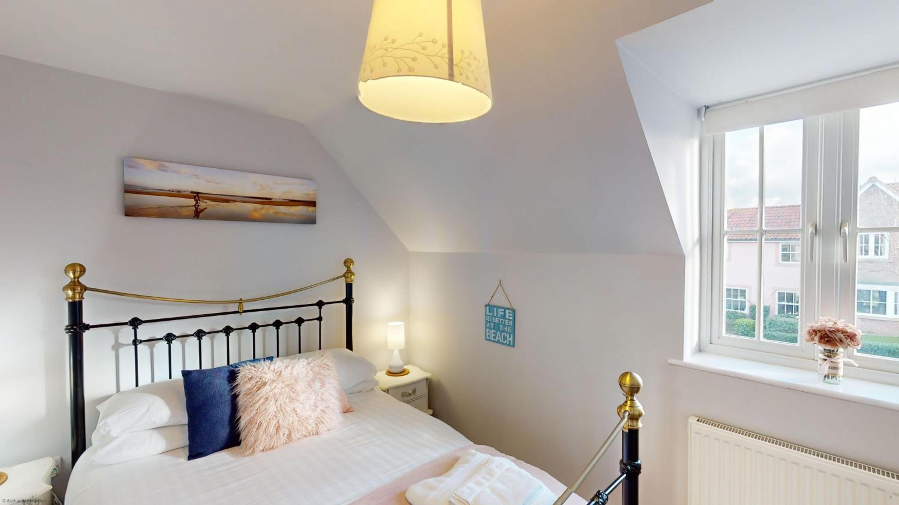 Willow Cottage - Part of the The Bay Filey Holiday Village with pool, gym and direct beach access, pub, restaurant, tennis and meadows walks