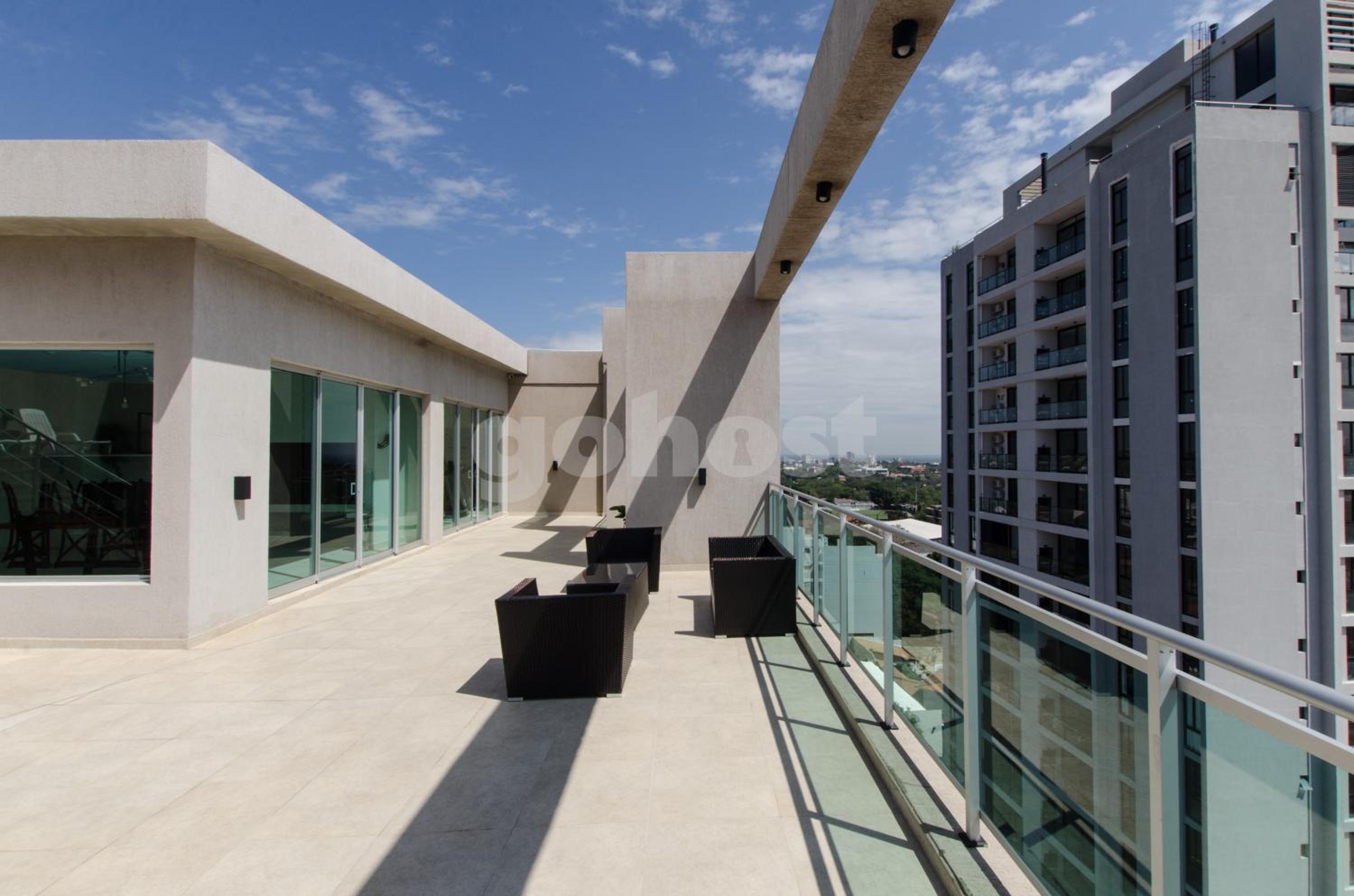 Dazzling apart minutes from Shopping Mcal Lopez view 5