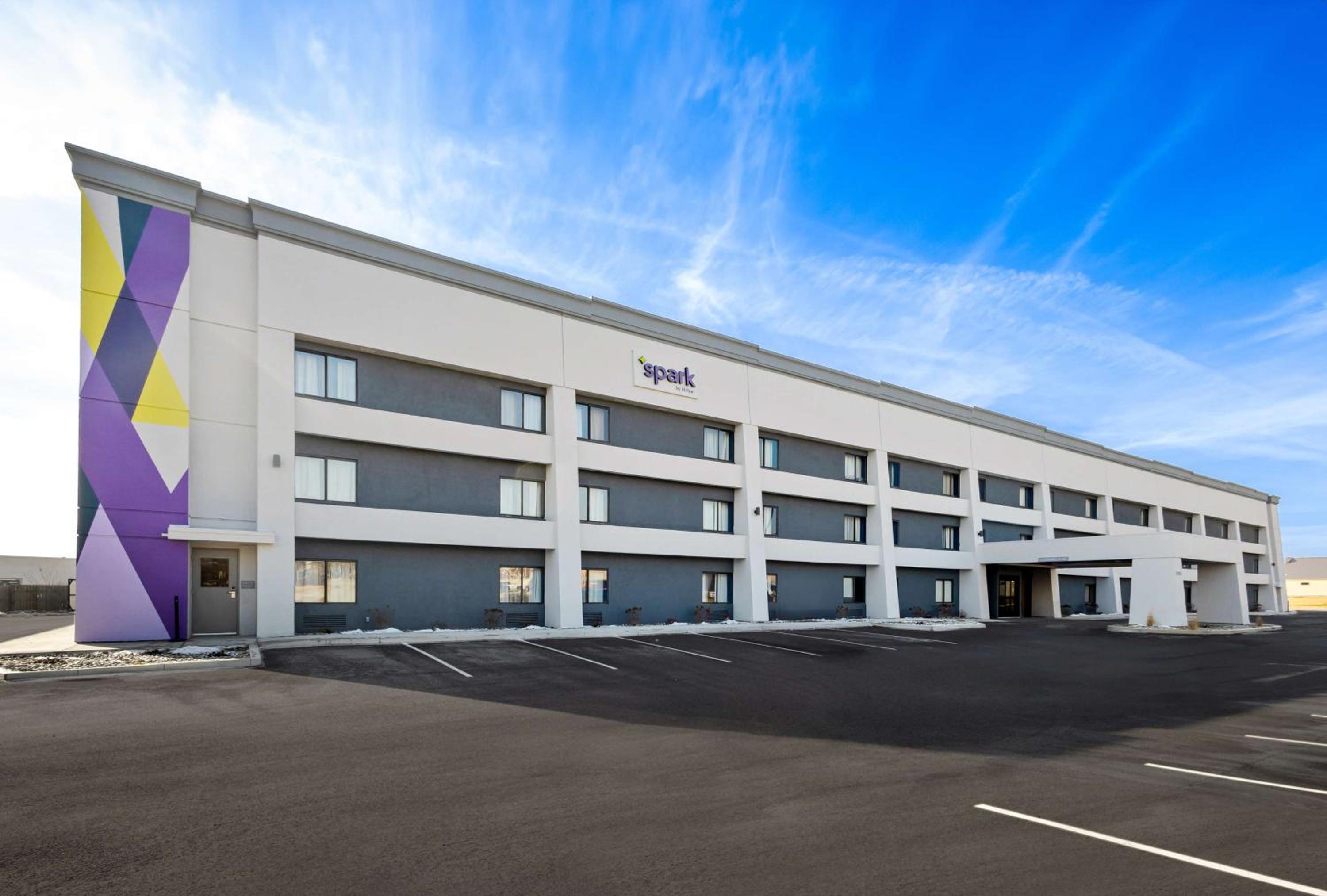 Hotel Spark By Hilton Fort Wayne - Image 1