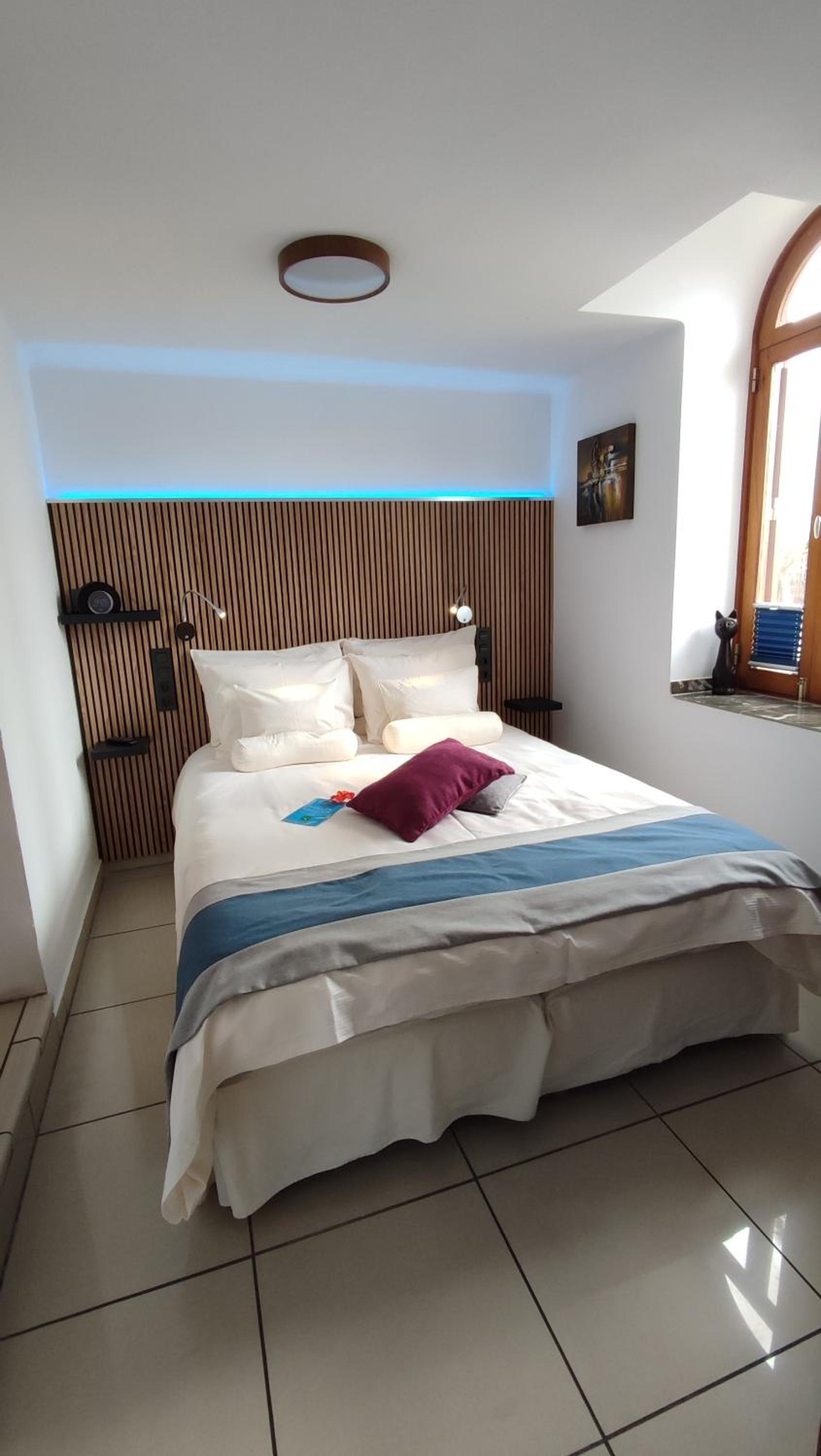 Birdcage Gay Men Resort and Lifestyle Hotel