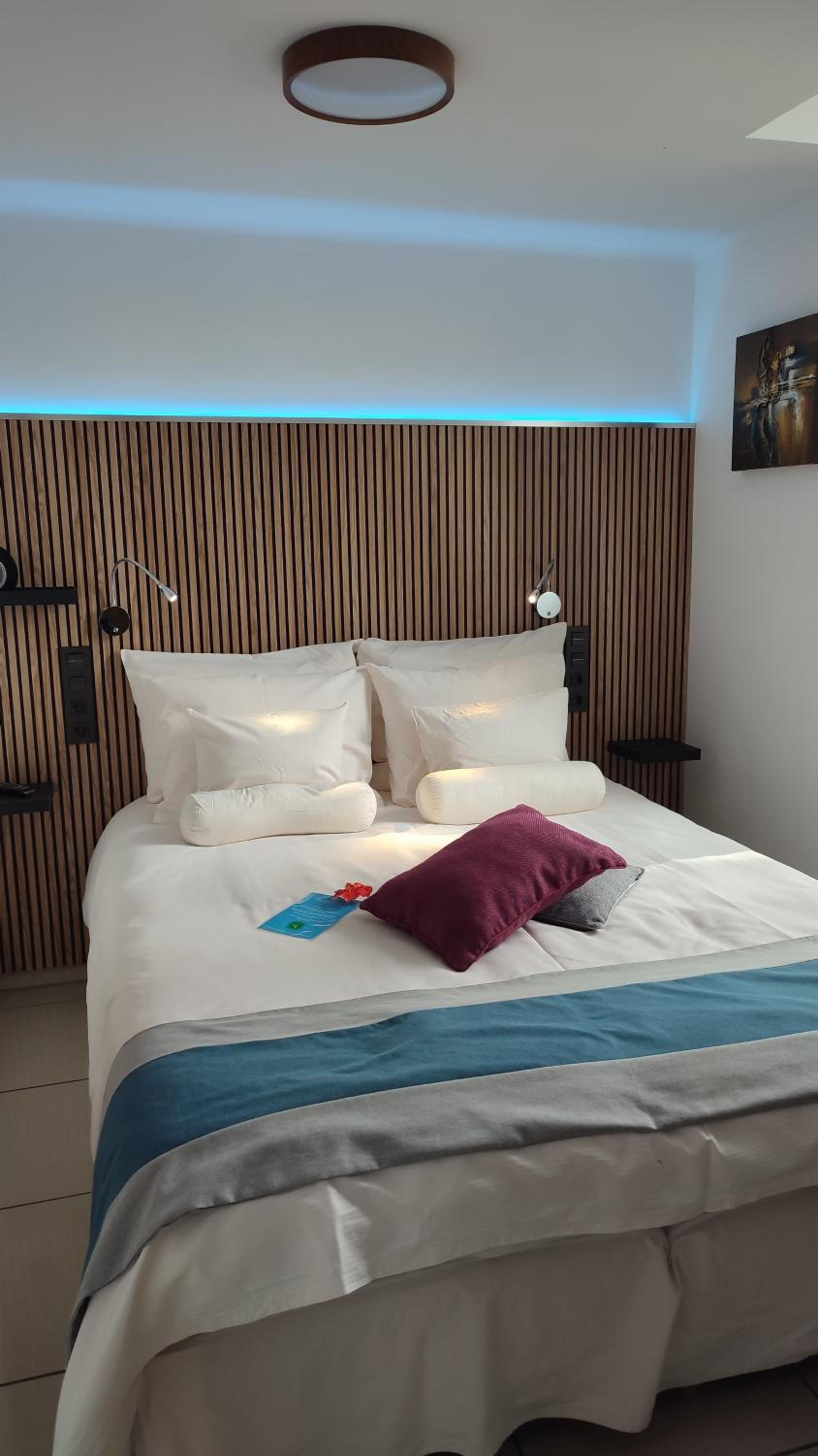 Birdcage Gay Men Resort and Lifestyle Hotel