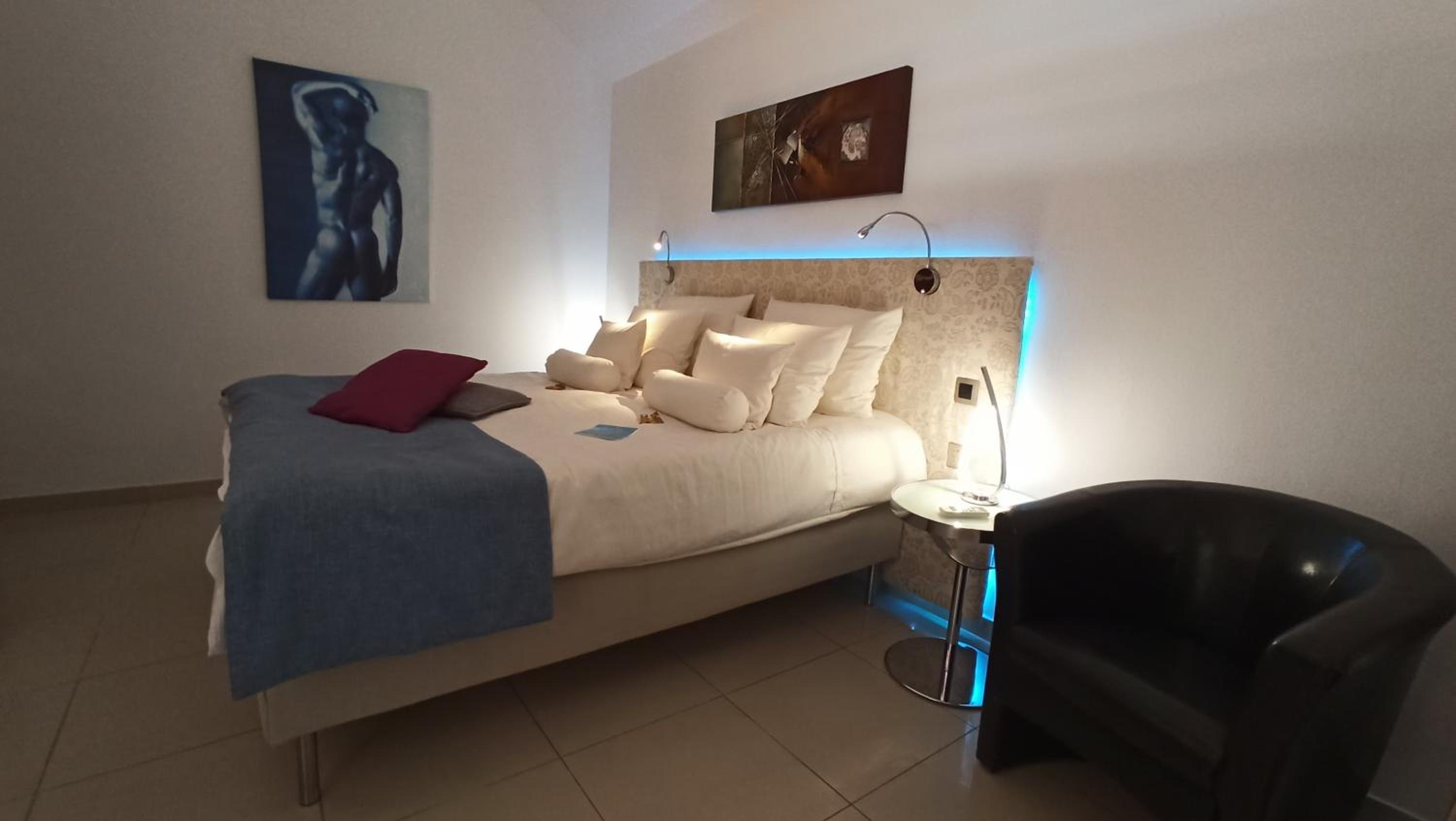 Birdcage Gay Men Resort and Lifestyle Hotel