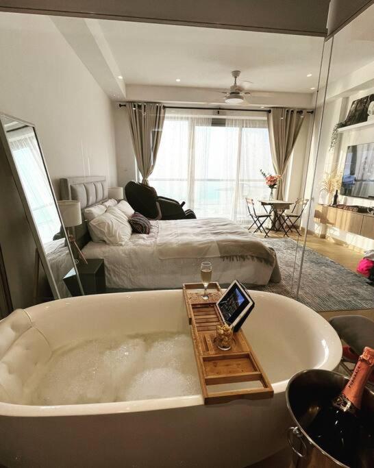 Luxury Seaview Studio Apartment -RAK Marjan Island