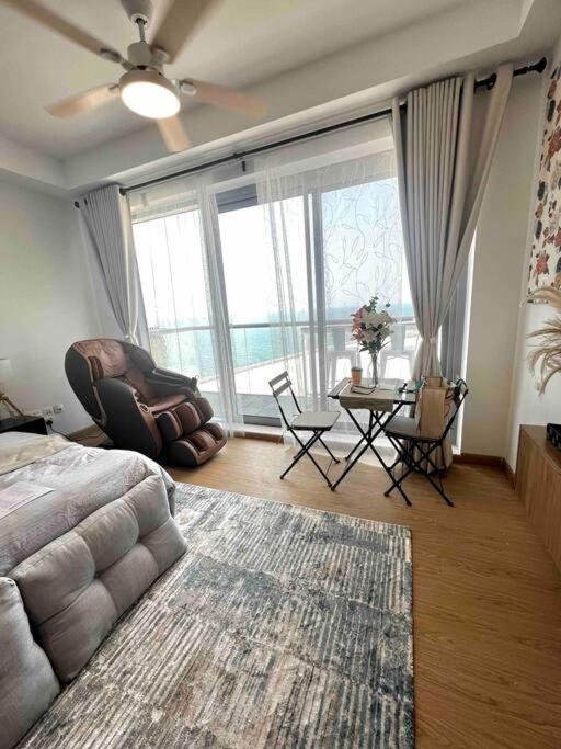 Luxury Seaview Studio Apartment -RAK Marjan Island