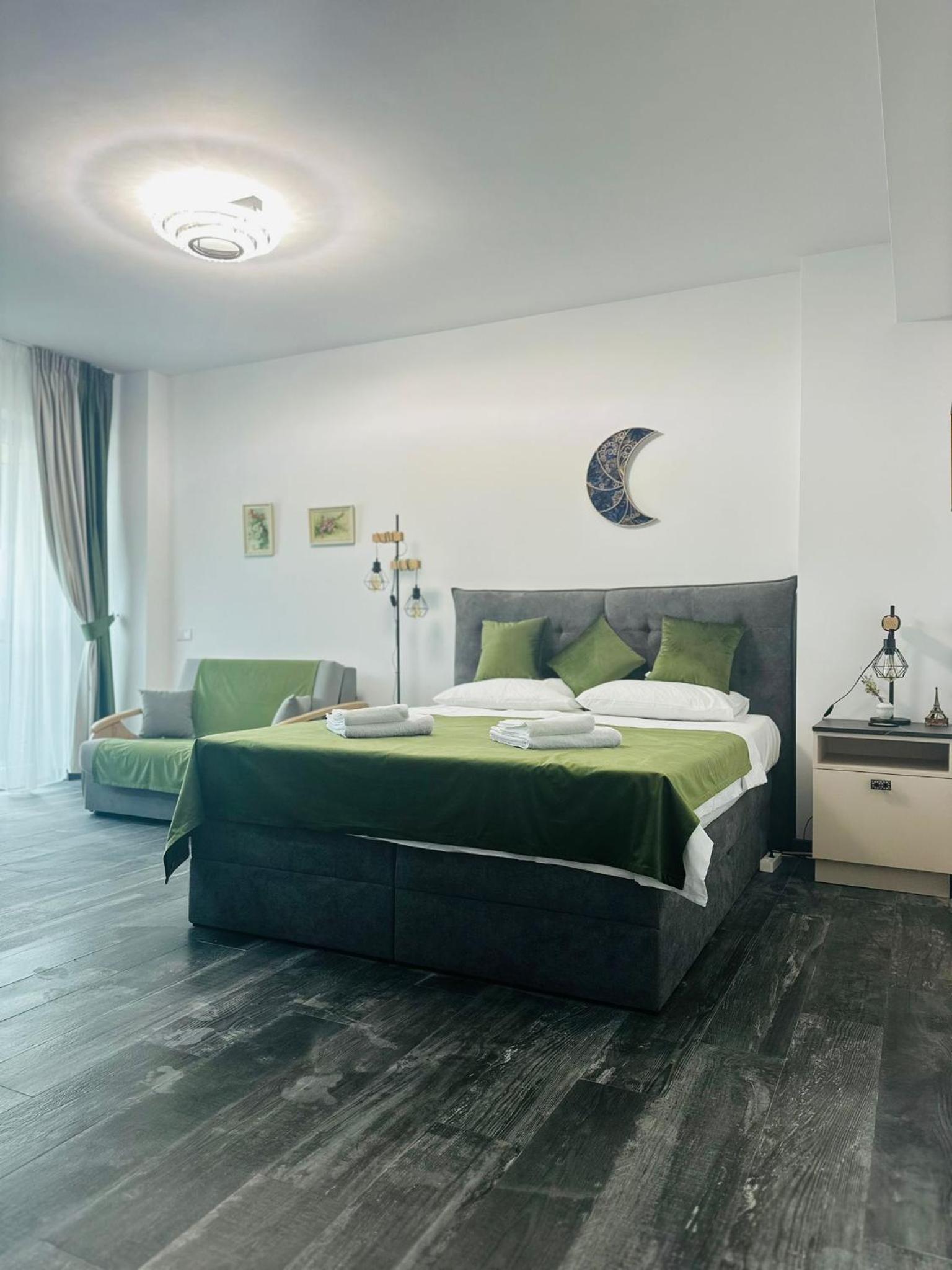 Q Green and Comfy place near Palas view 5