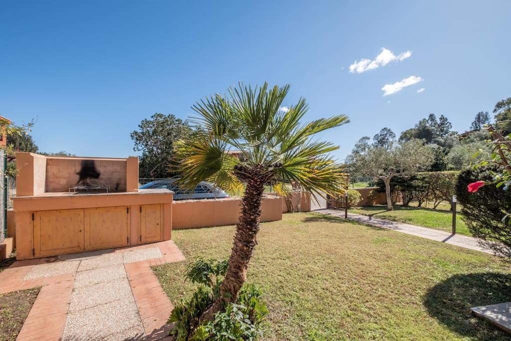 Comfort a 4 minuti dal mare- Giardino e bbq view 2