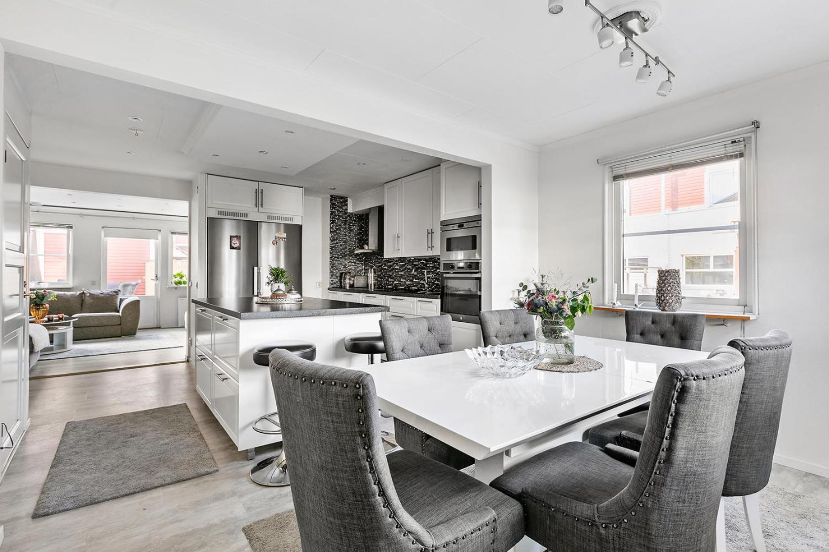 Stort tre plans hus i Vallentuna