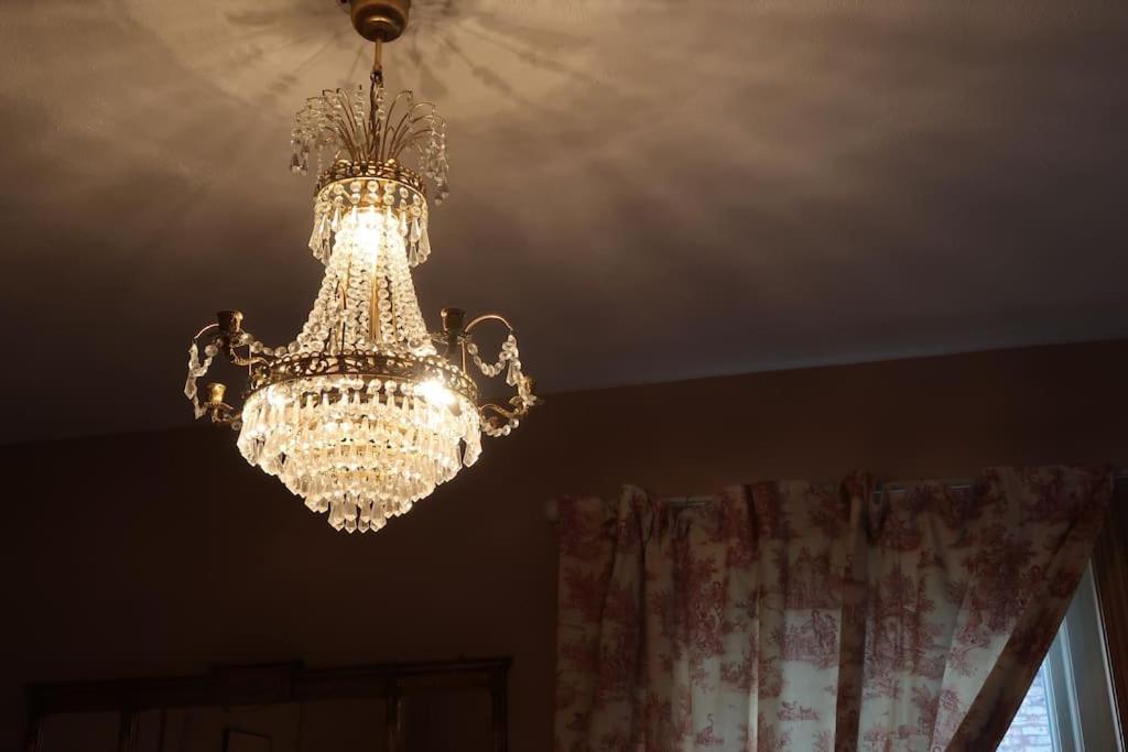 Victorian Farrar Cottage