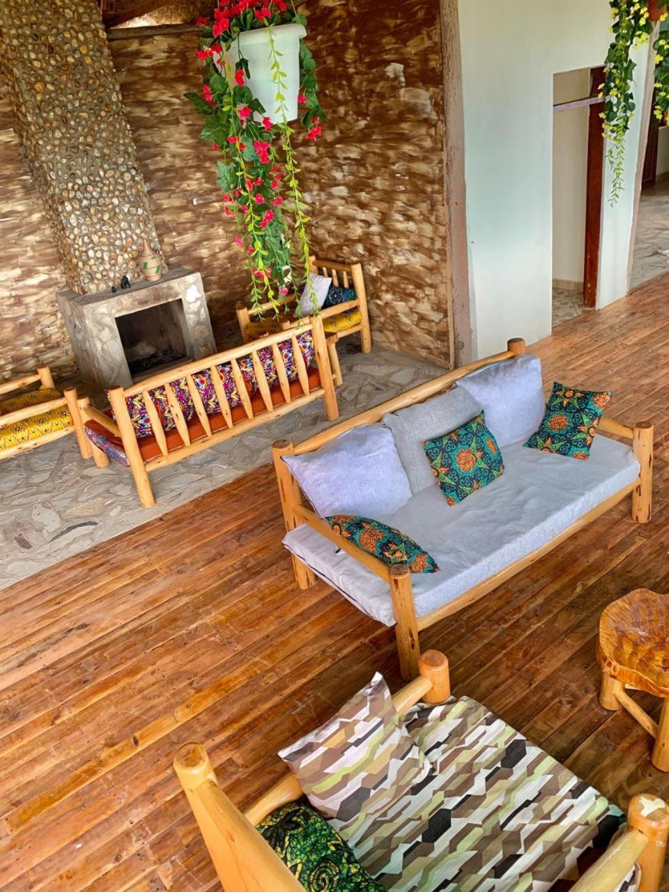 Bwindi Neckview Lodge