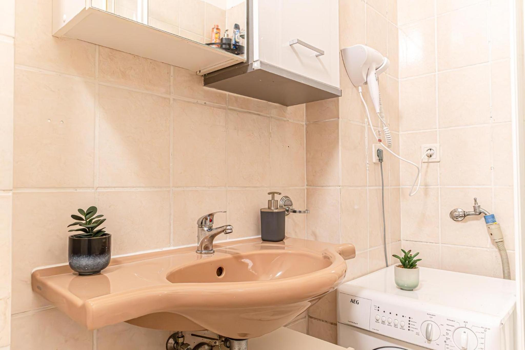 Beautiful 1BR Apartment in Central Meidling